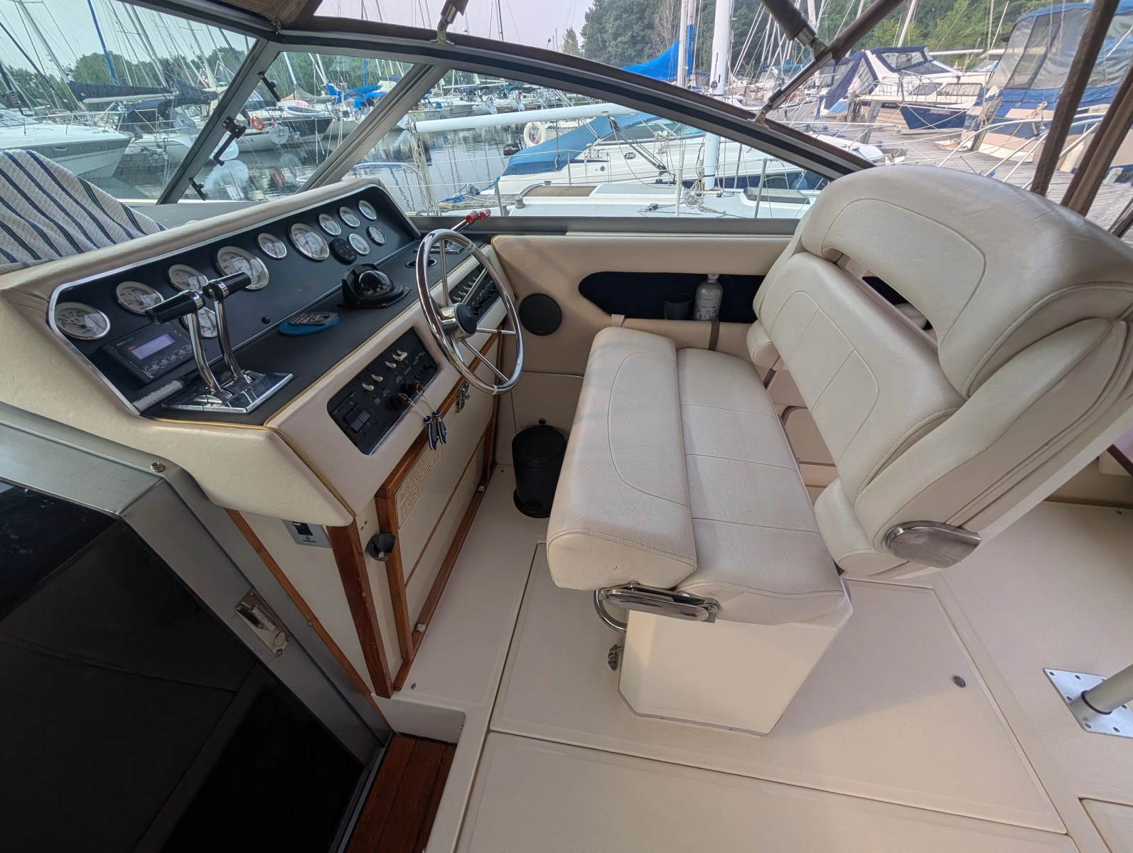 1986 Sea Ray 300 Weekender 30