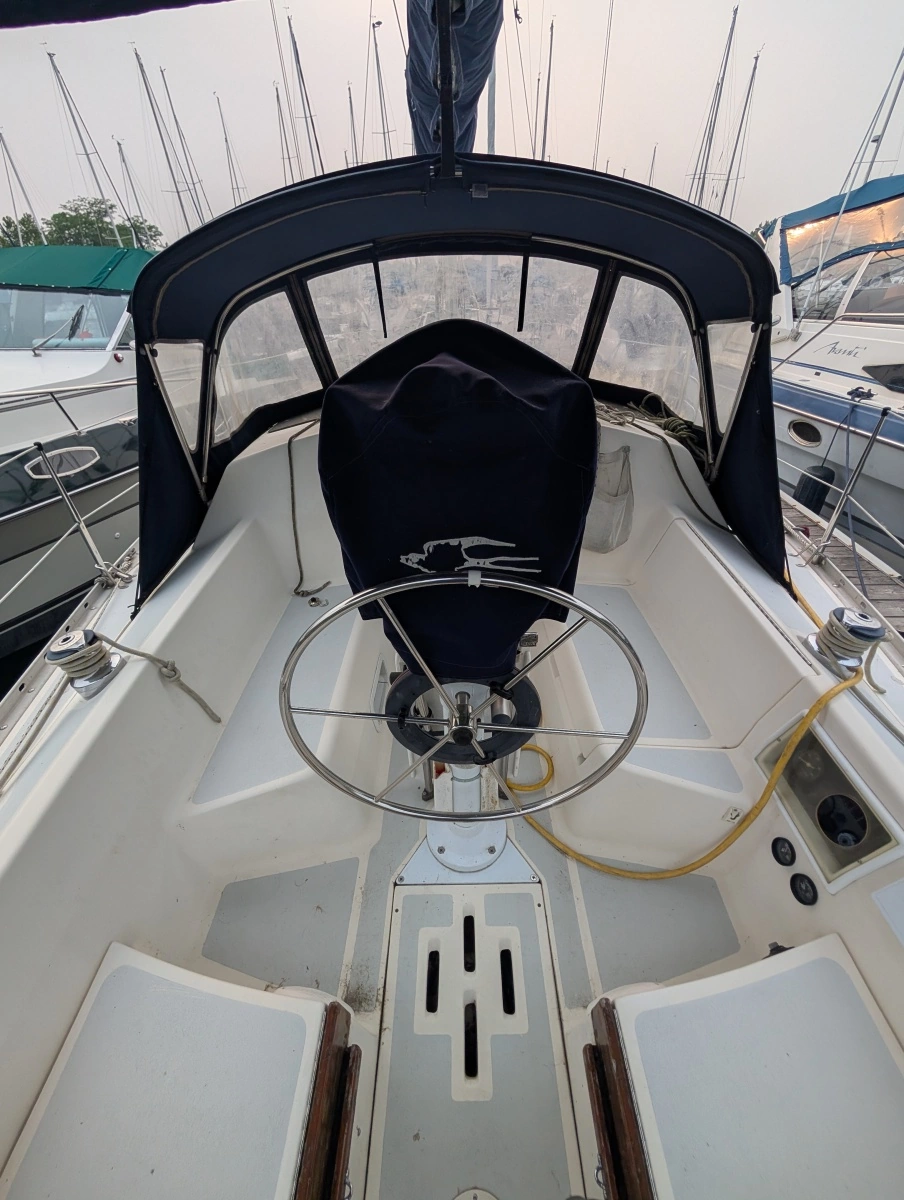 1990 Hunter 28