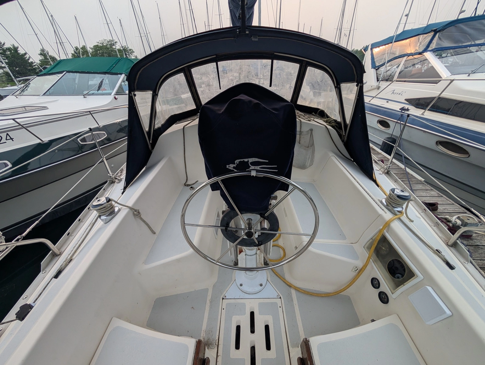 1990 Hunter 28