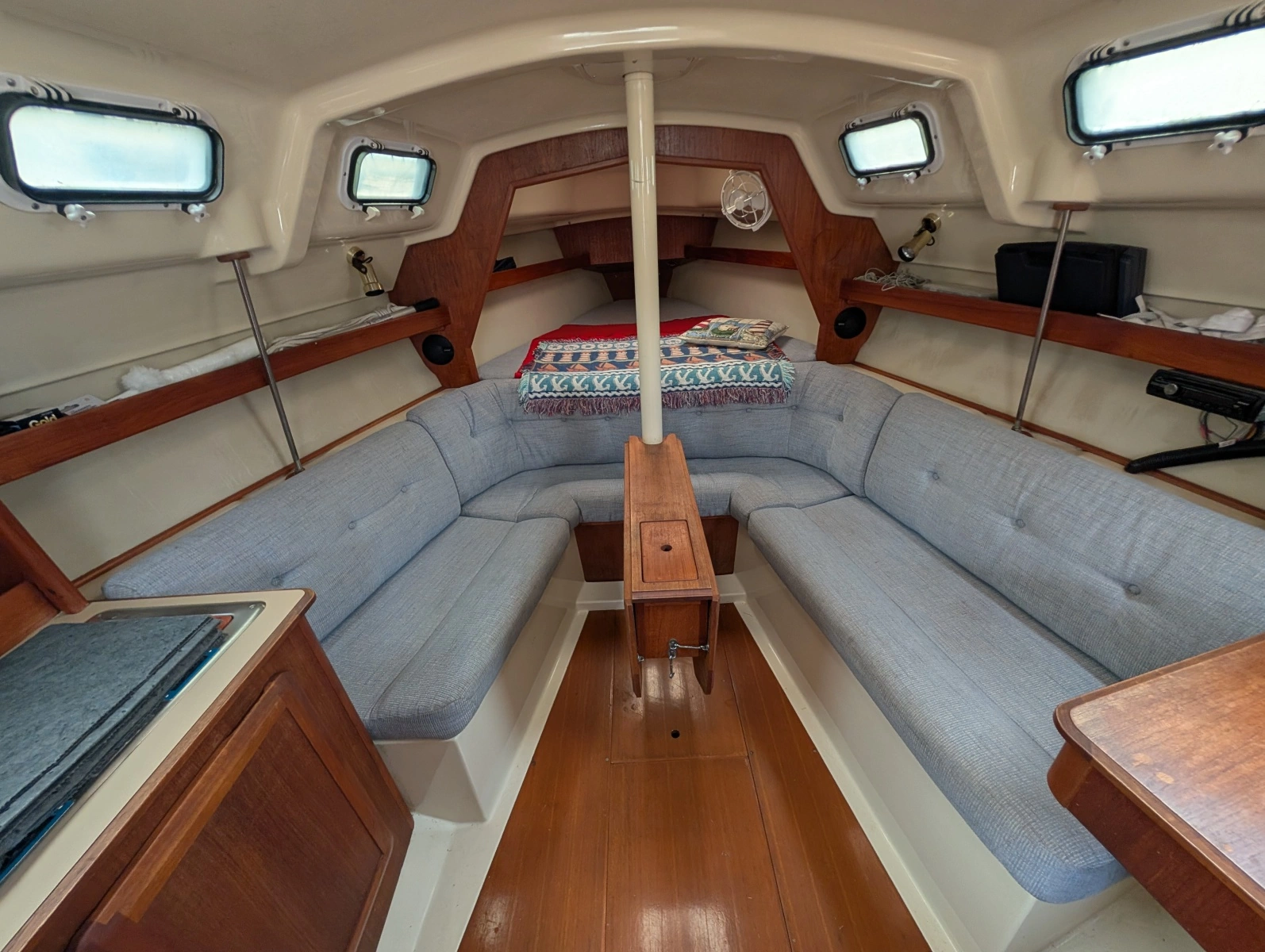 1990 Hunter 28