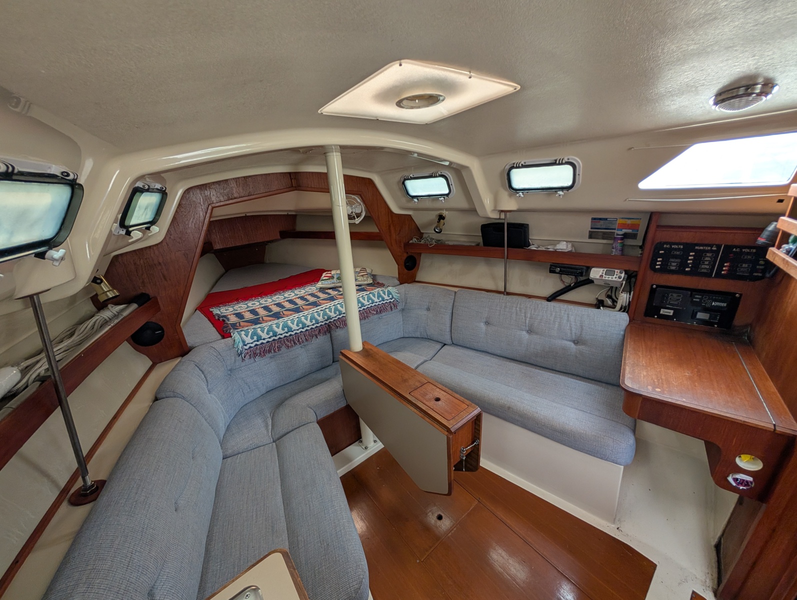 1990 Hunter 28