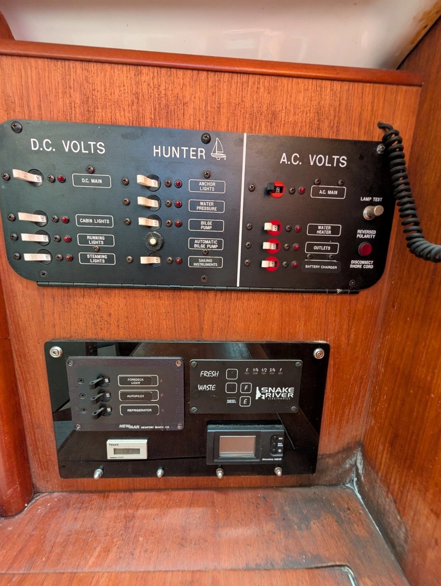 1990 Hunter 28