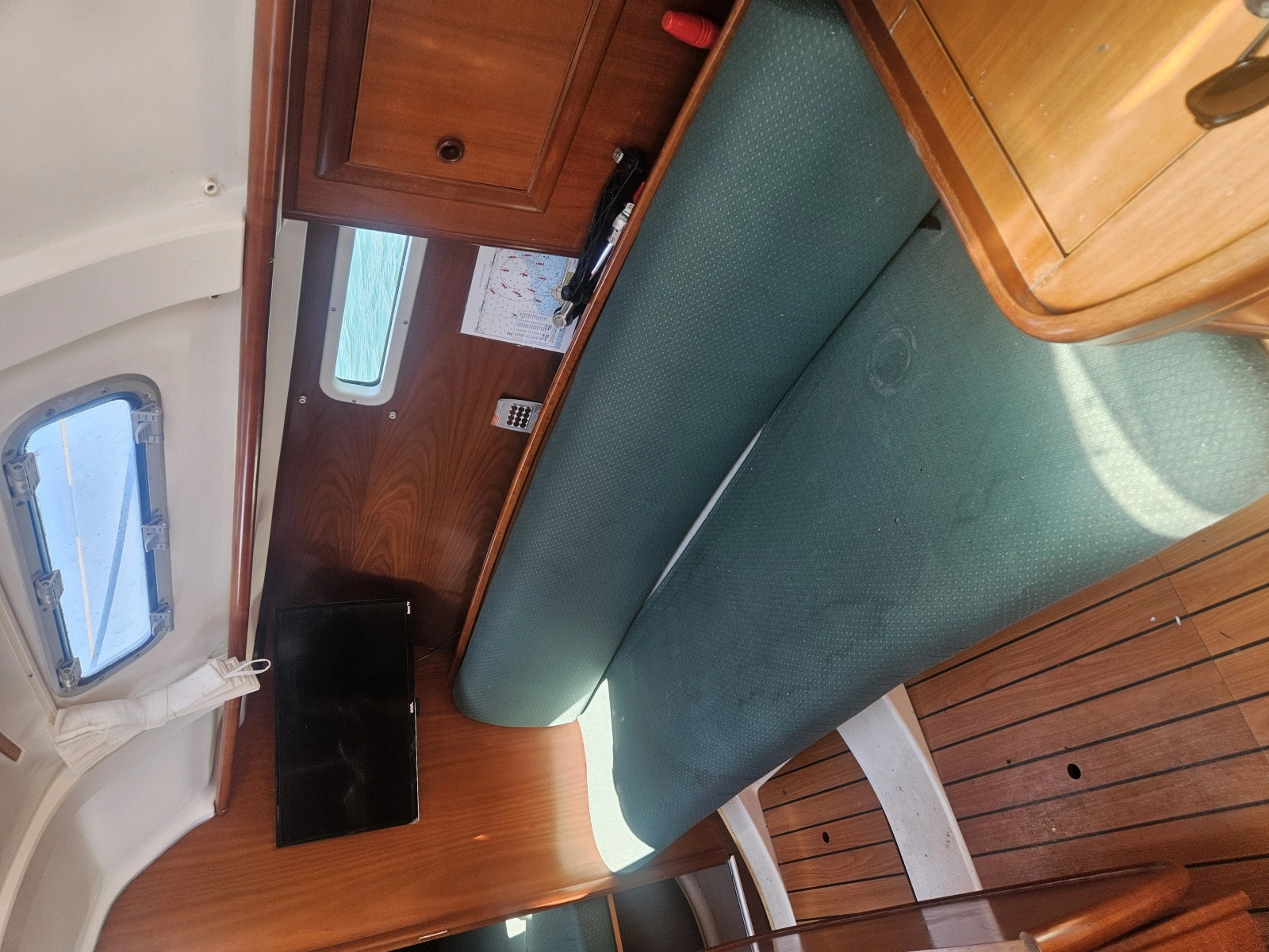 2003 Beneteau 311 31