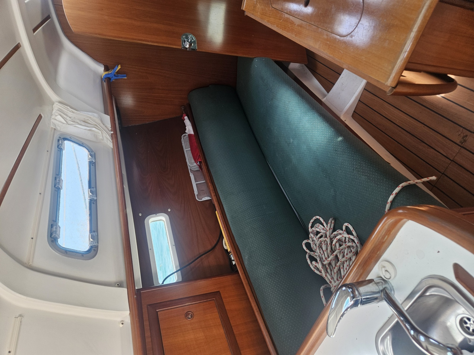 2003 Beneteau 311 31
