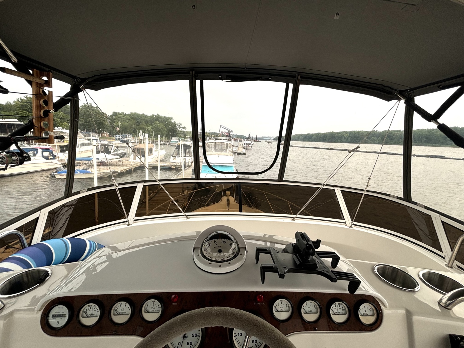 2000 Silverton 422 Motor Yacht