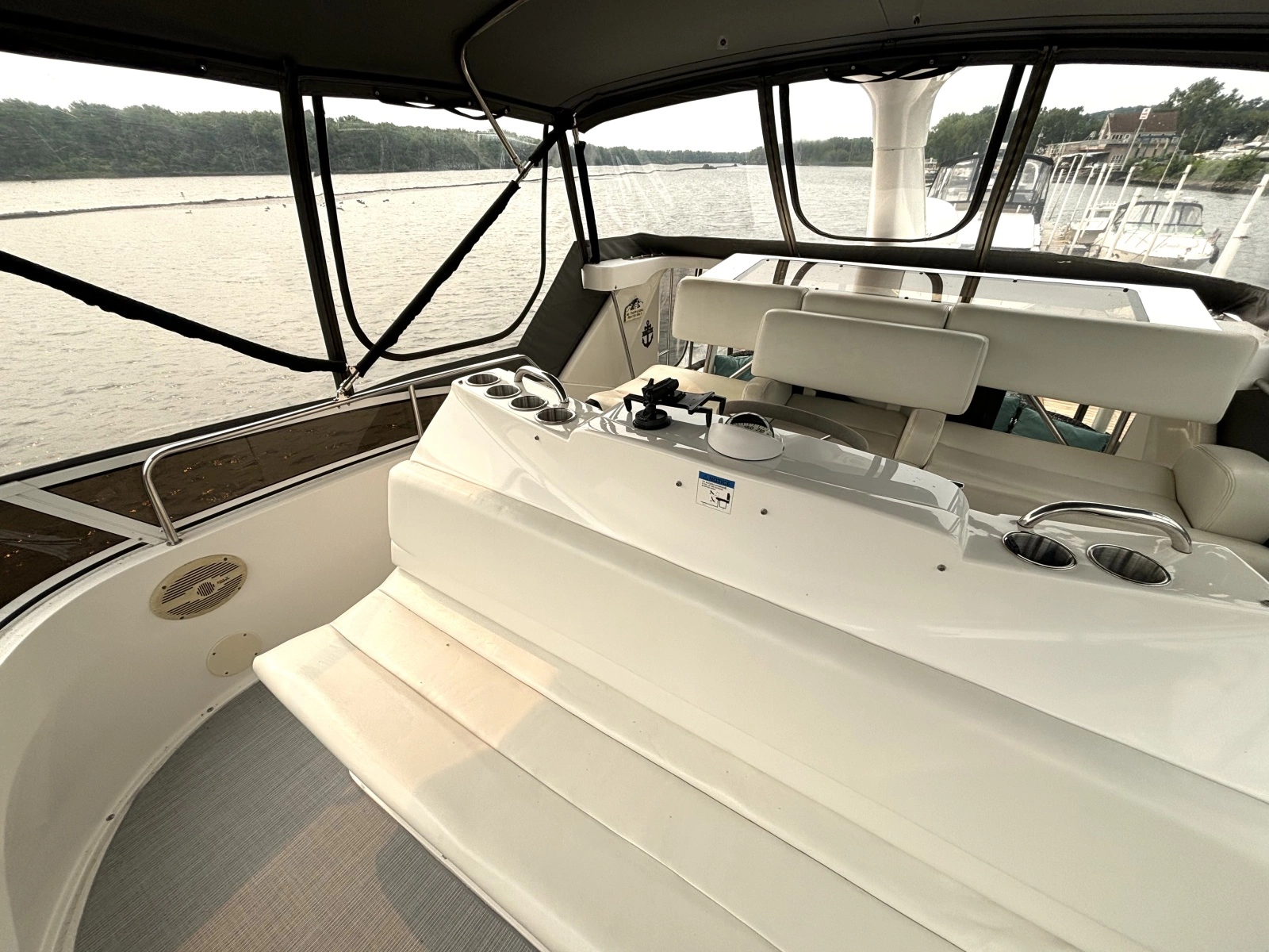 2000 Silverton 422 Motor Yacht