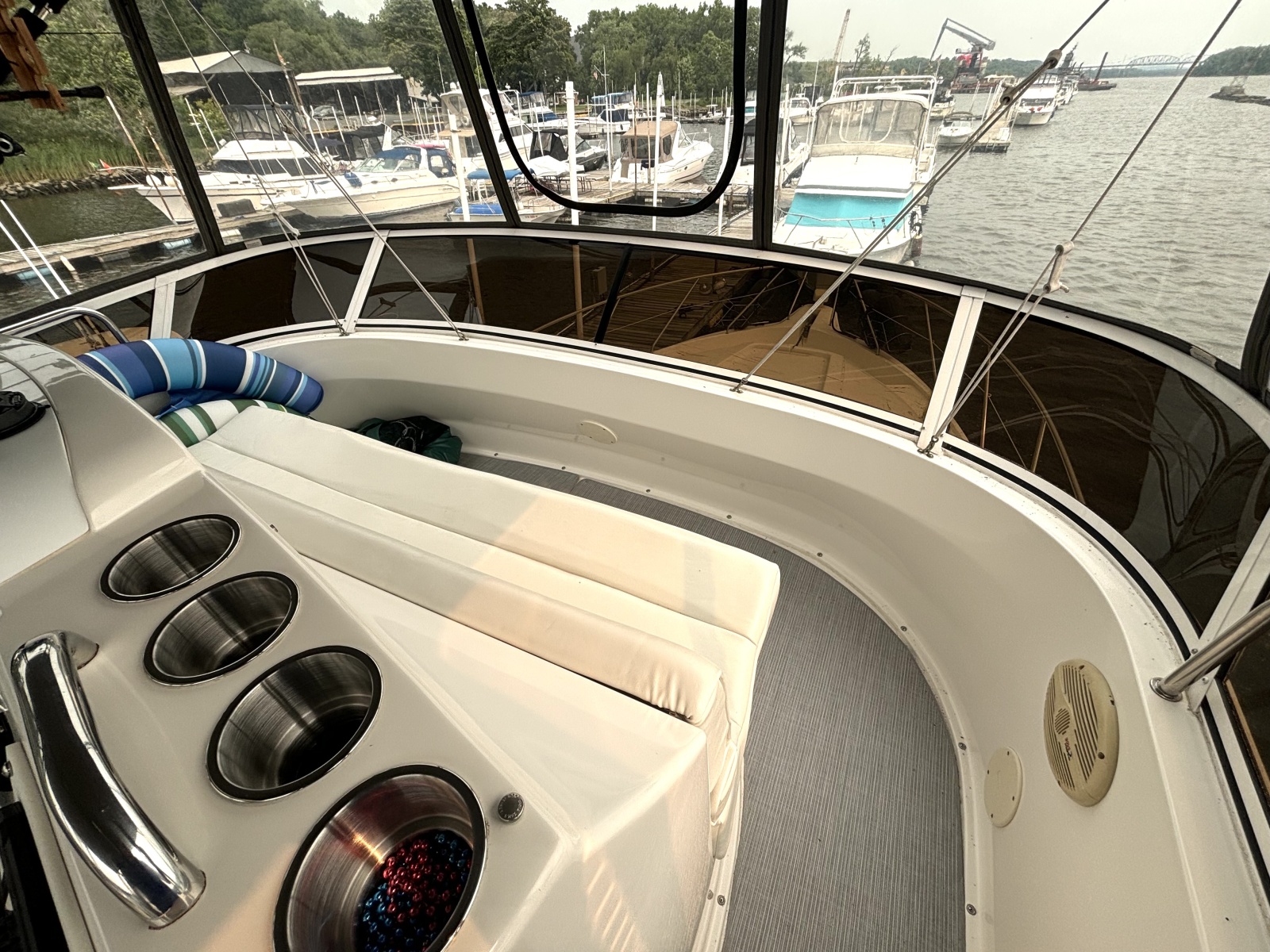2000 Silverton 422 Motor Yacht