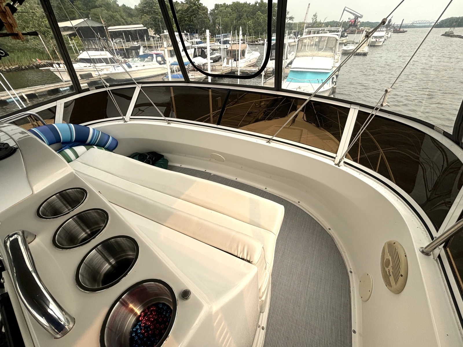2000 Silverton 422 Motor Yacht