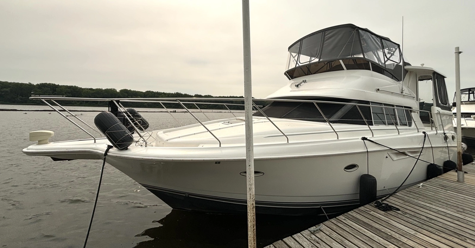 2000 Silverton 422 Motor Yacht