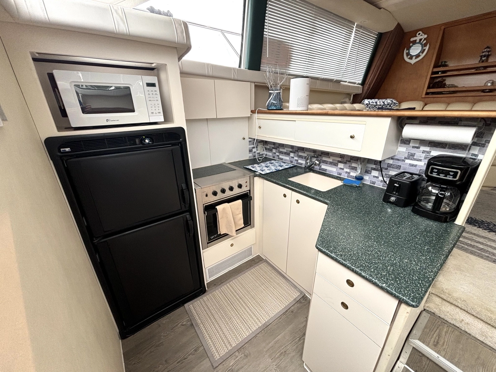 2000 Silverton 422 Motor Yacht