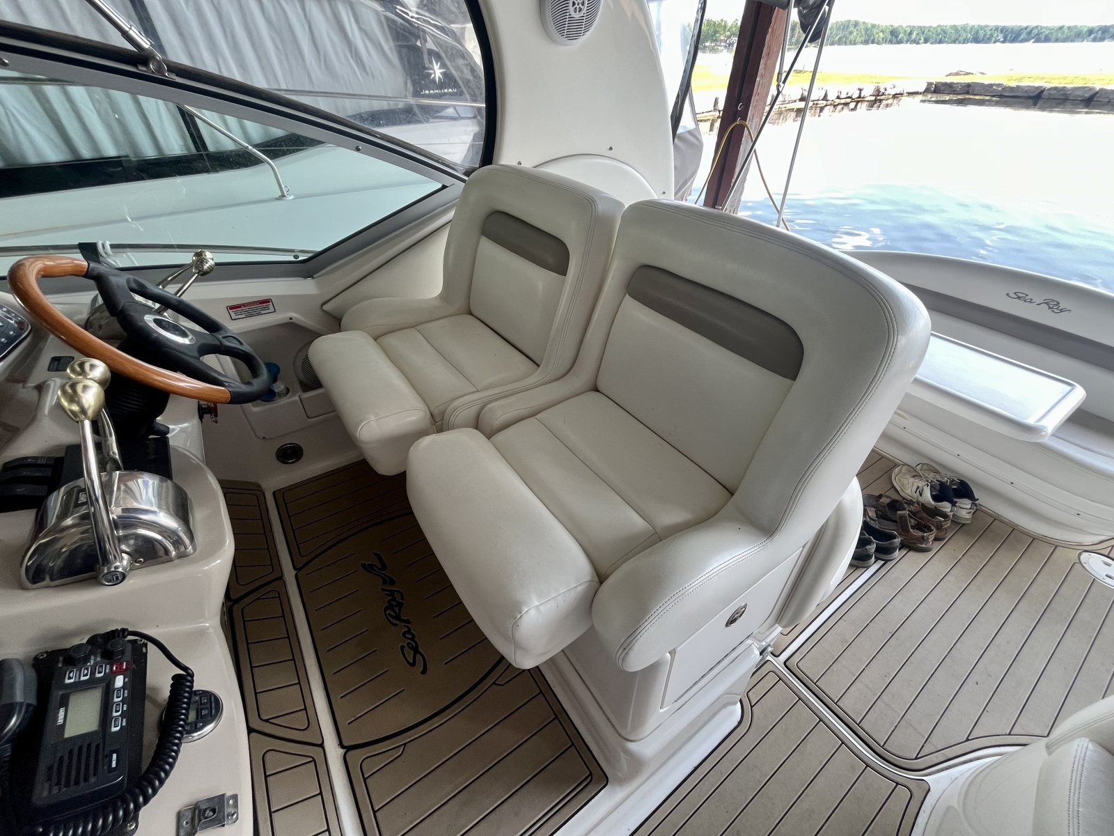 2003 Sea Ray 320 Sundancer
