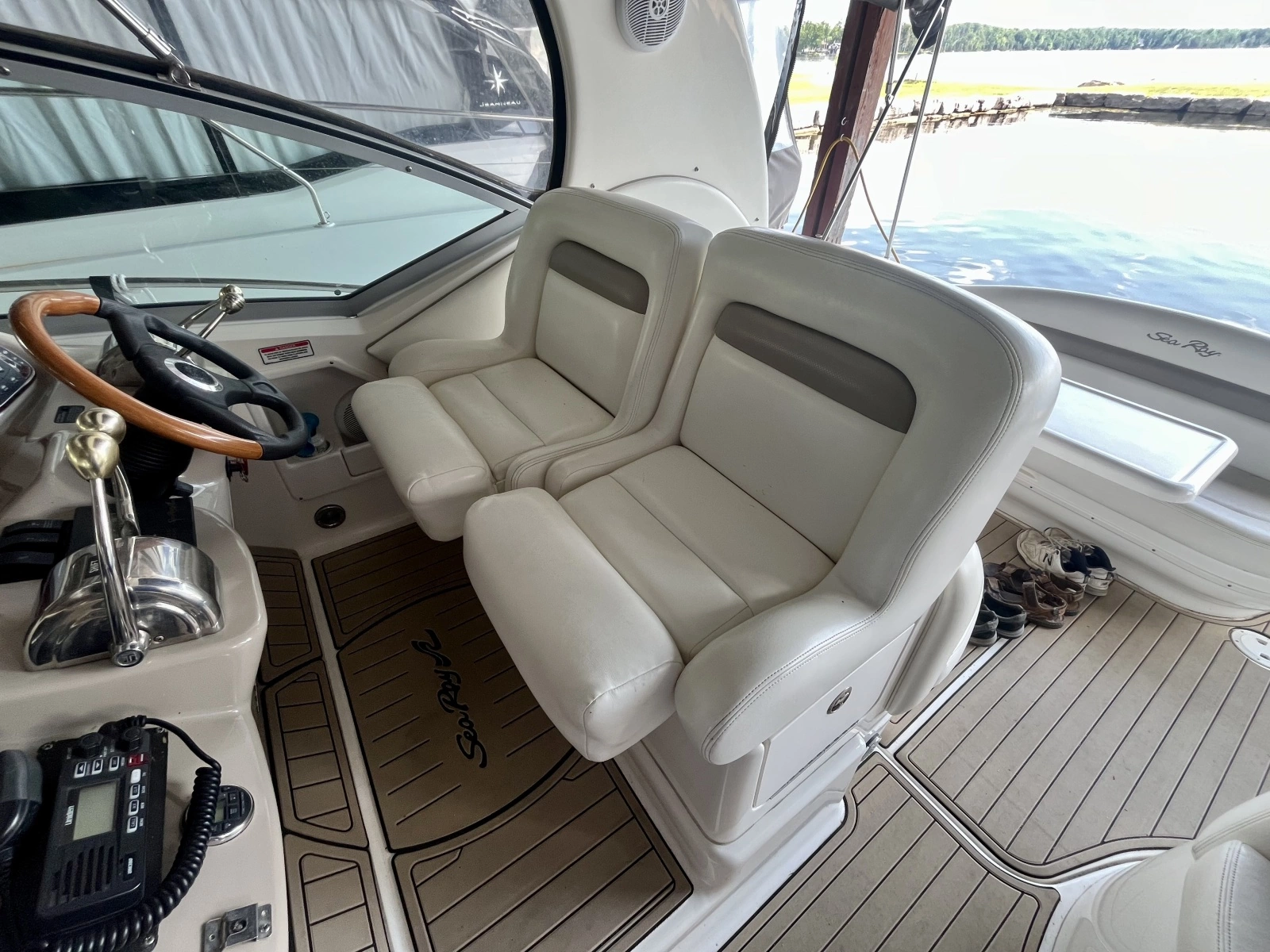 2003 Sea Ray 320 Sundancer