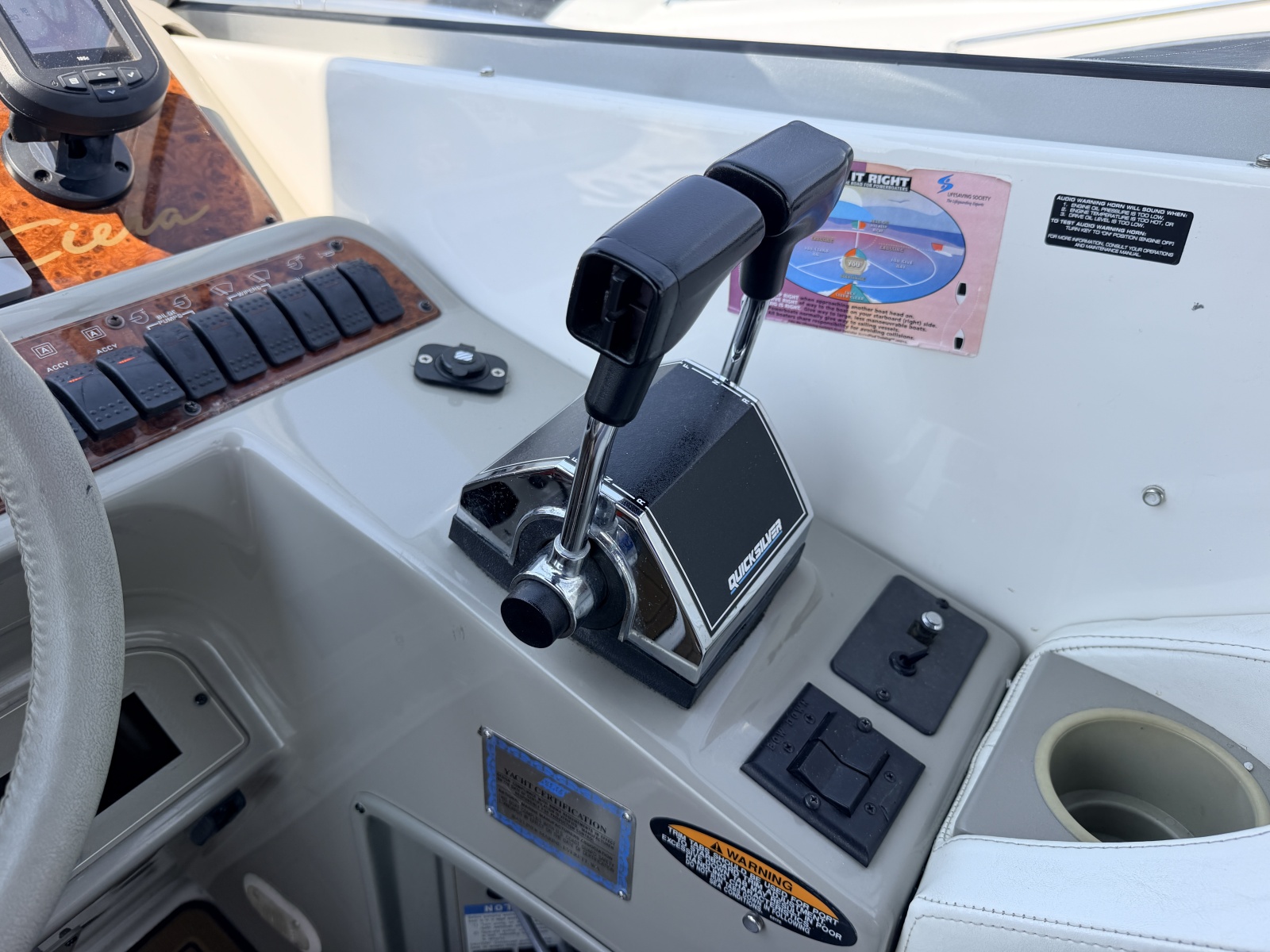 2000 Bayliner 3055 Ciera
