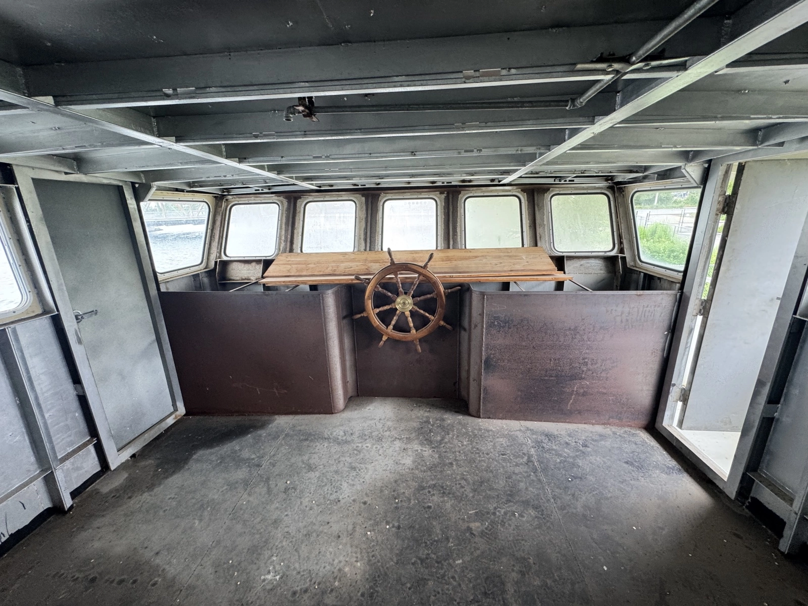 2001 Borealis 84' Custom