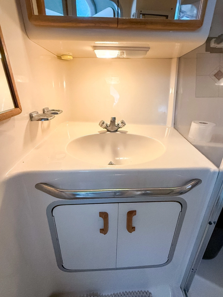 1996 Sea Ray 370 Sedan Bridge 37