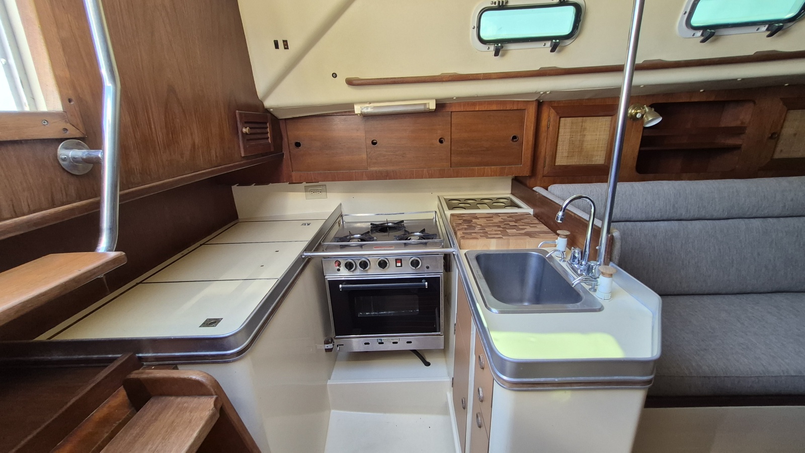 1981 Canadian Sailcraft  CS 36