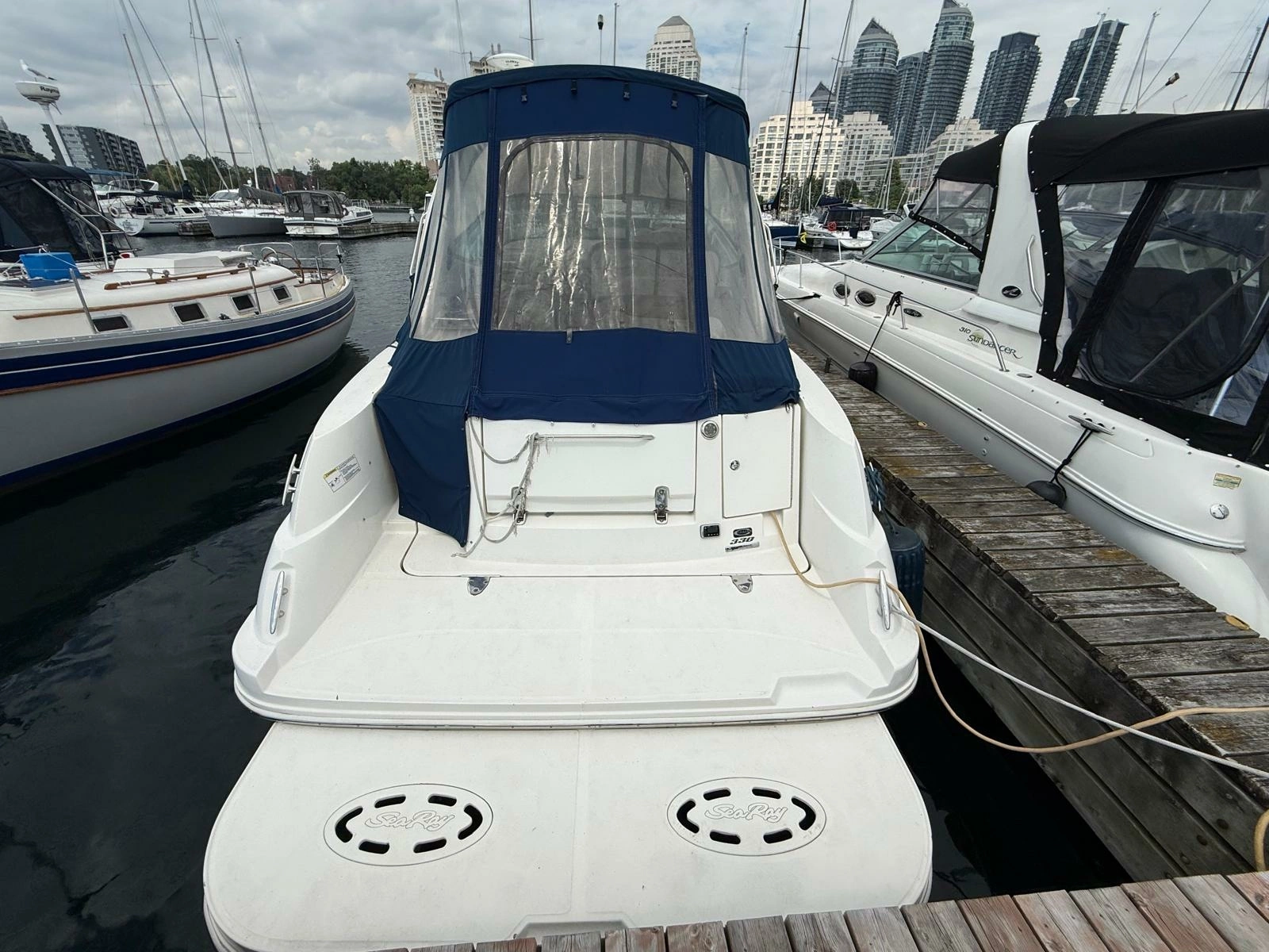 2015 Sea Ray 330 Sundancer