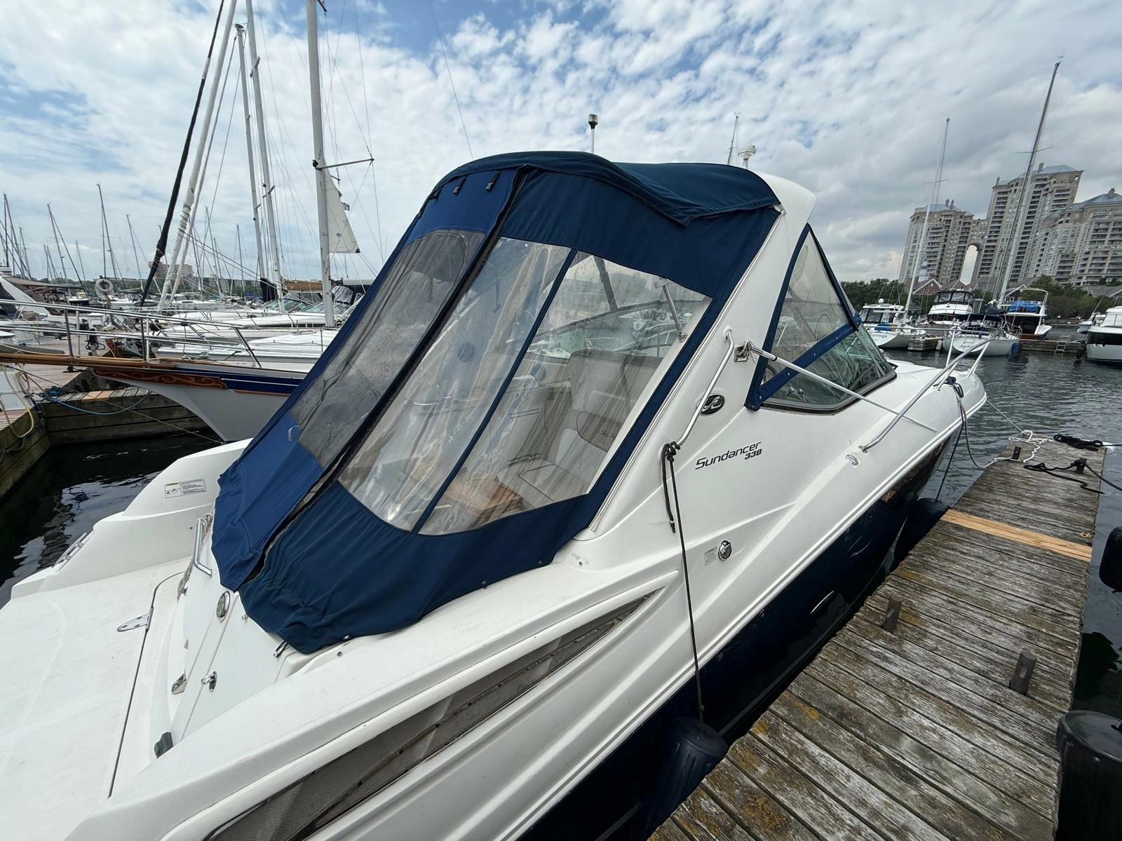 2015 Sea Ray 330 Sundancer