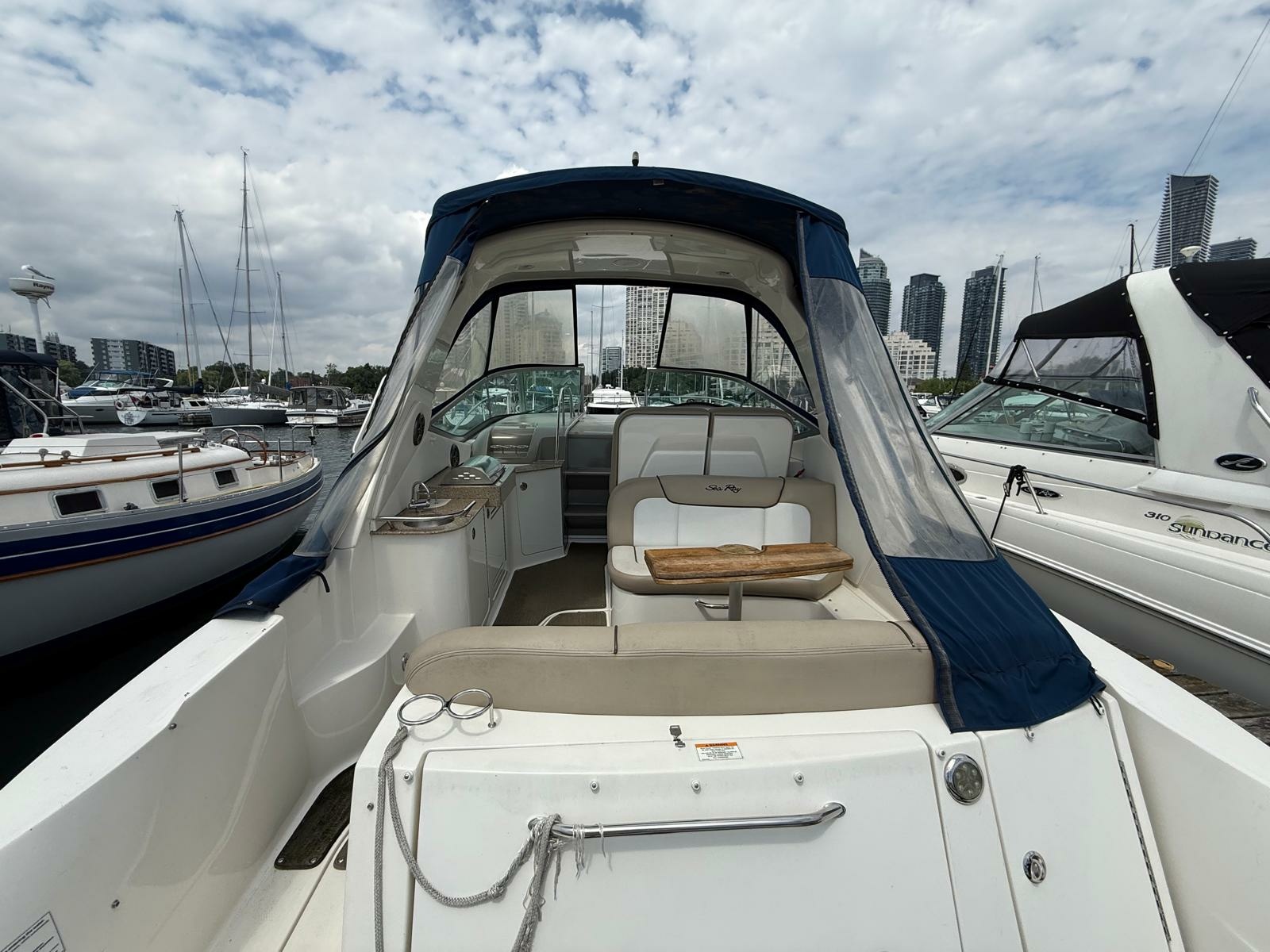 2015 Sea Ray 330 Sundancer