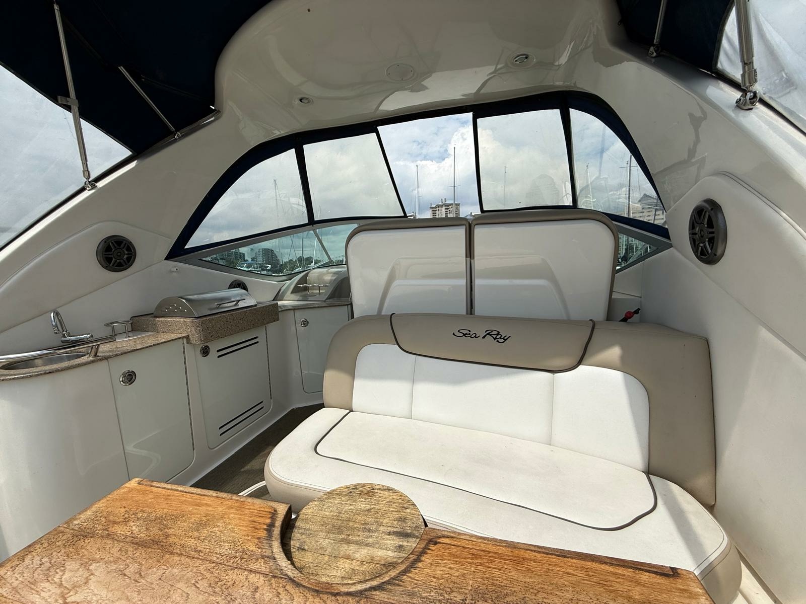 2015 Sea Ray 330 Sundancer
