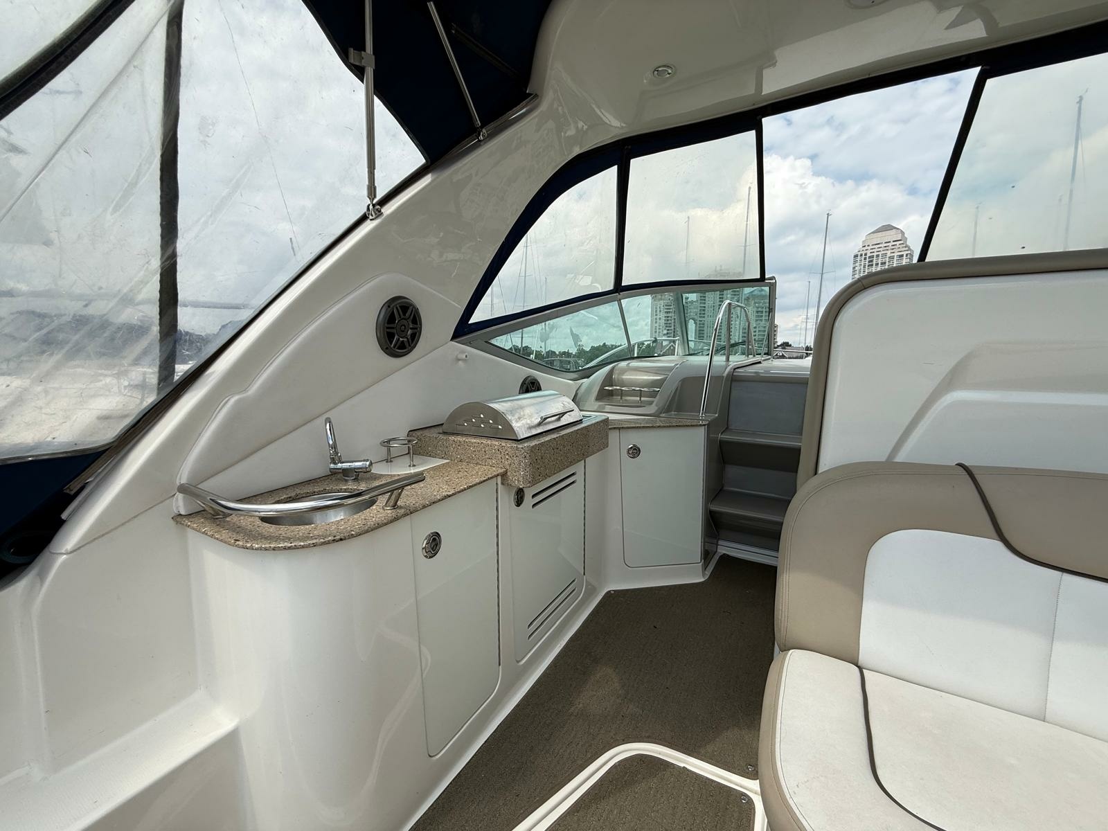 2015 Sea Ray 330 Sundancer