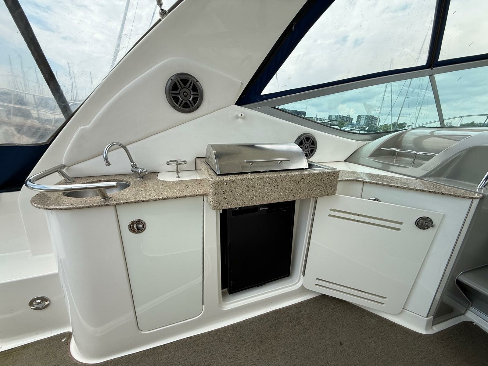 2015 Sea Ray 330 Sundancer