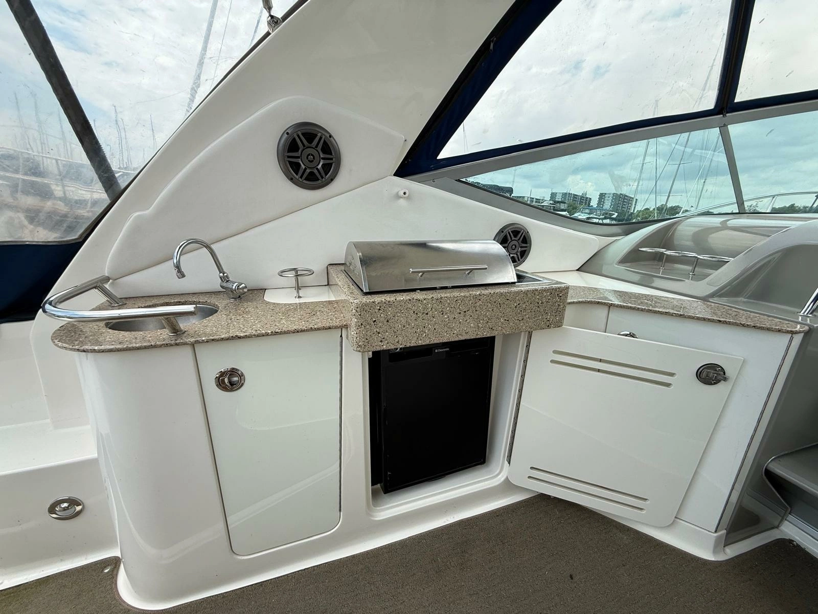 2015 Sea Ray 330 Sundancer