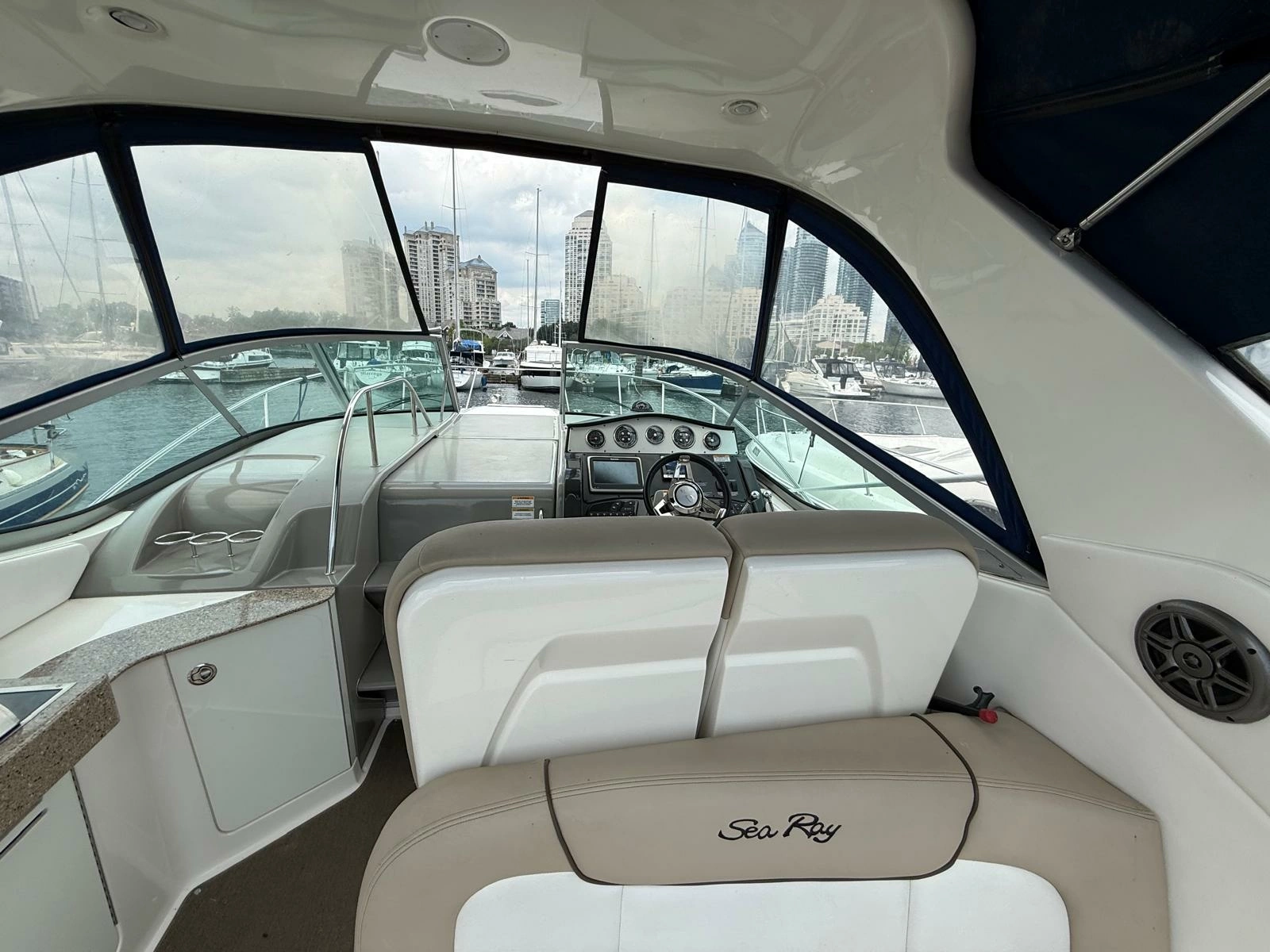 2015 Sea Ray 330 Sundancer