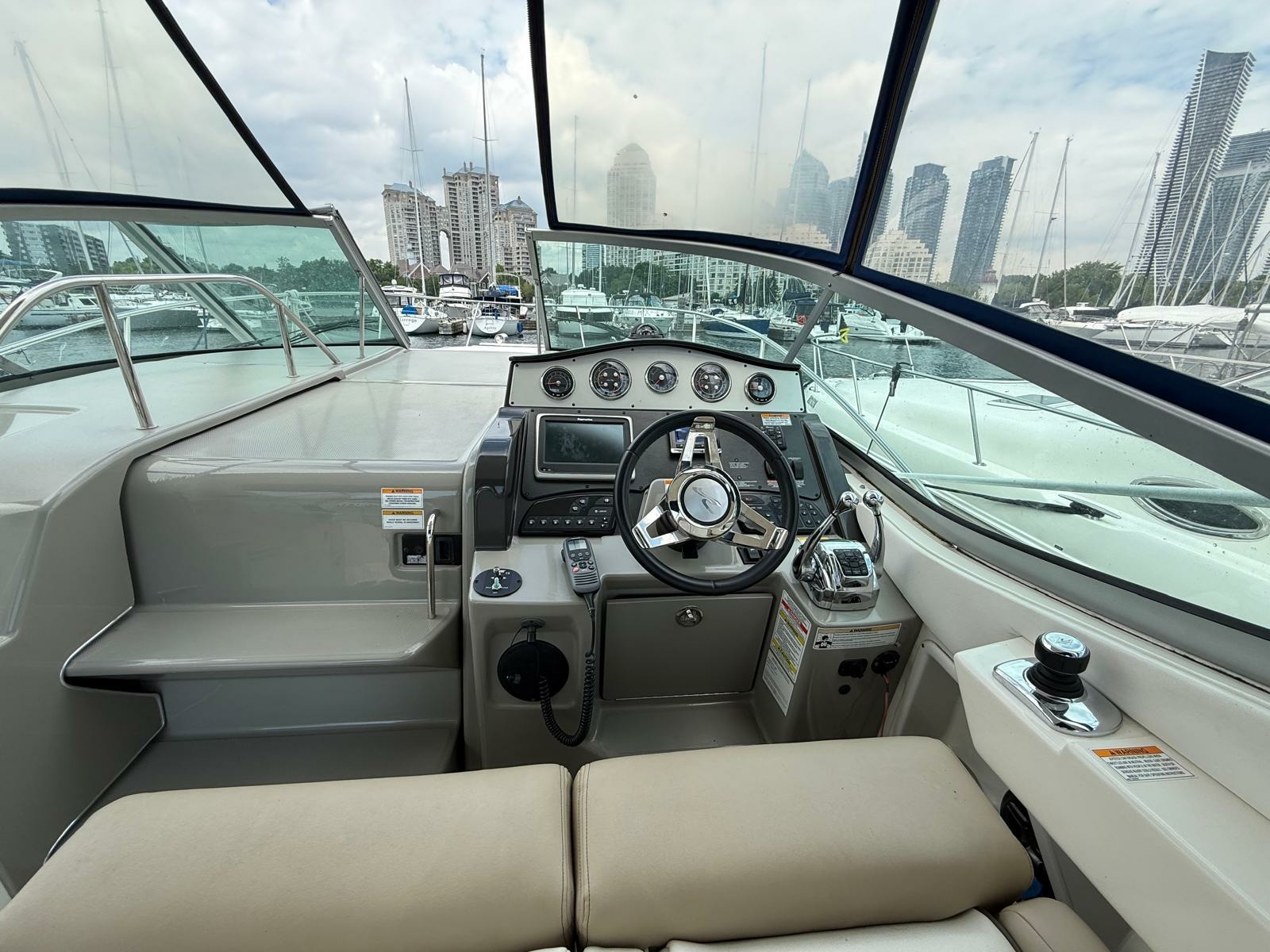 2015 Sea Ray 330 Sundancer
