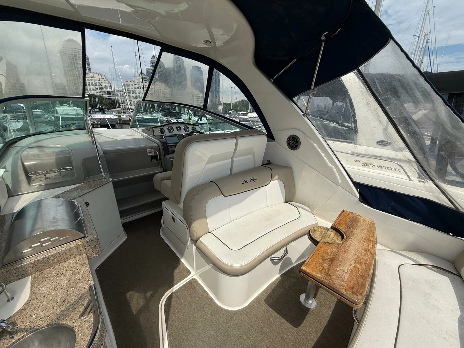 2015 Sea Ray 330 Sundancer