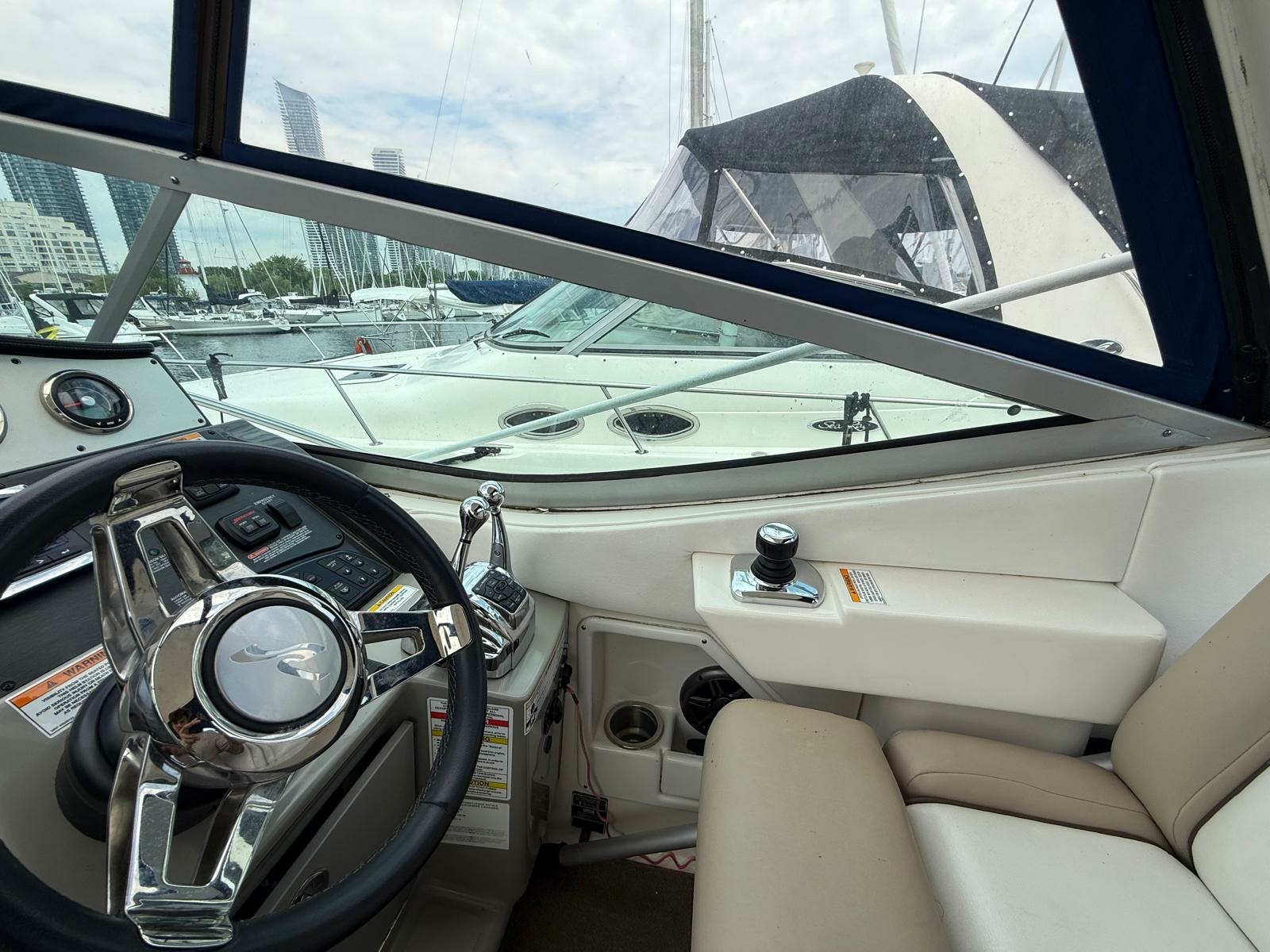 2015 Sea Ray 330 Sundancer