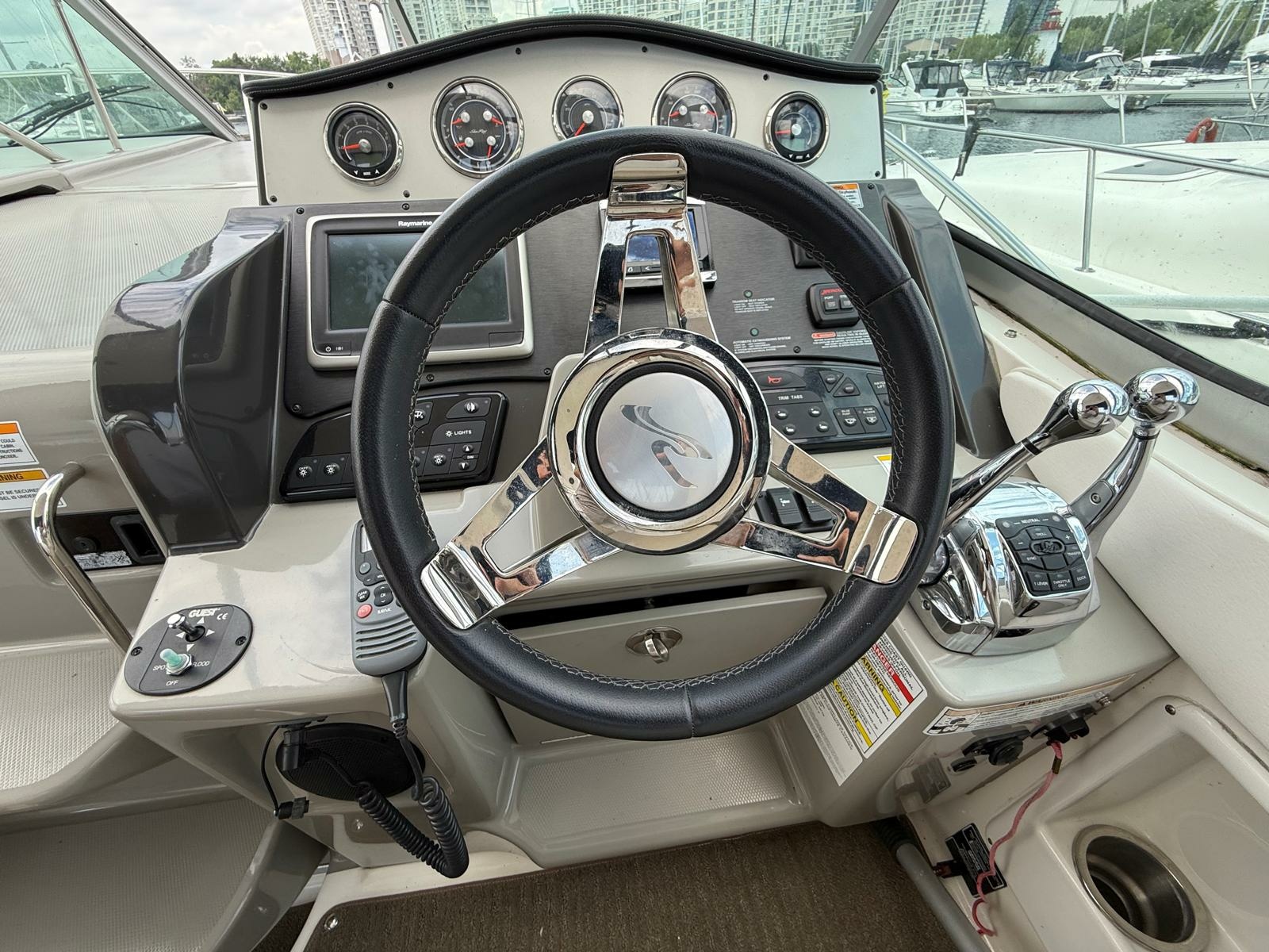 2015 Sea Ray 330 Sundancer