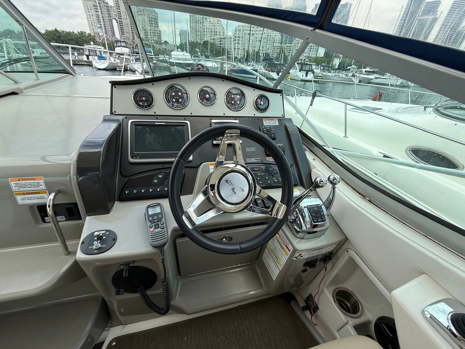 2015 Sea Ray 330 Sundancer