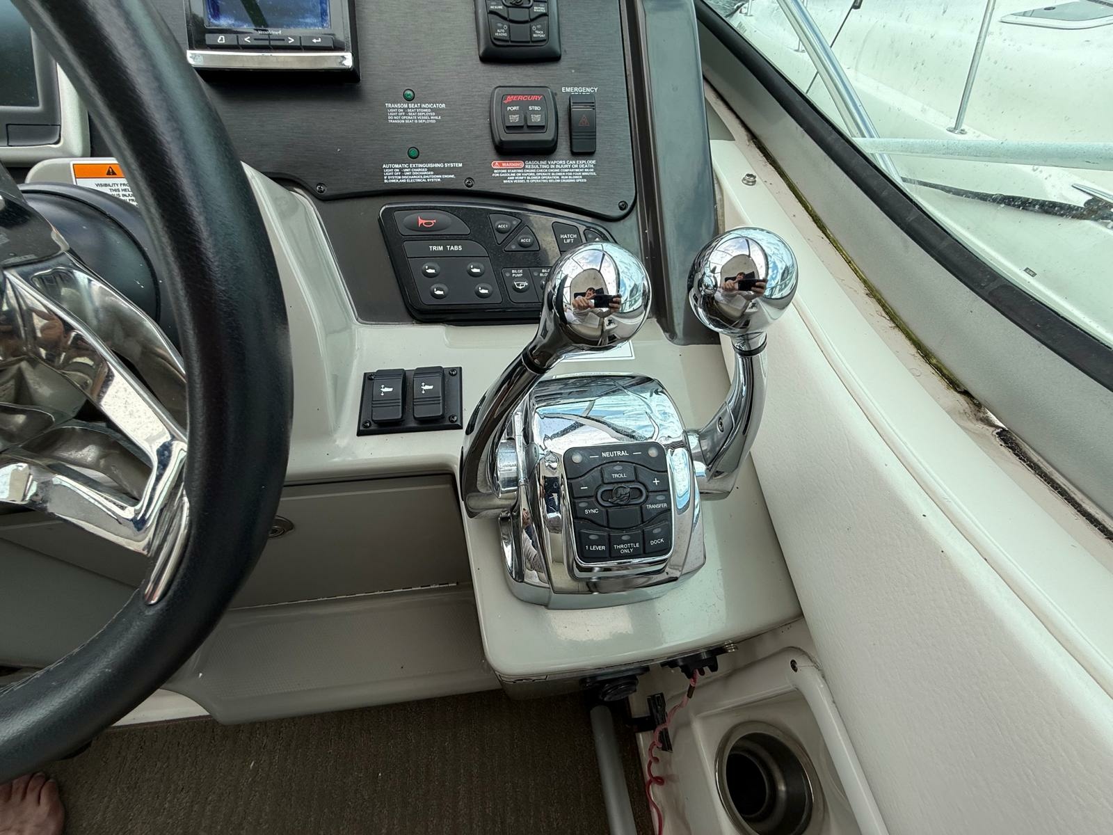 2015 Sea Ray 330 Sundancer