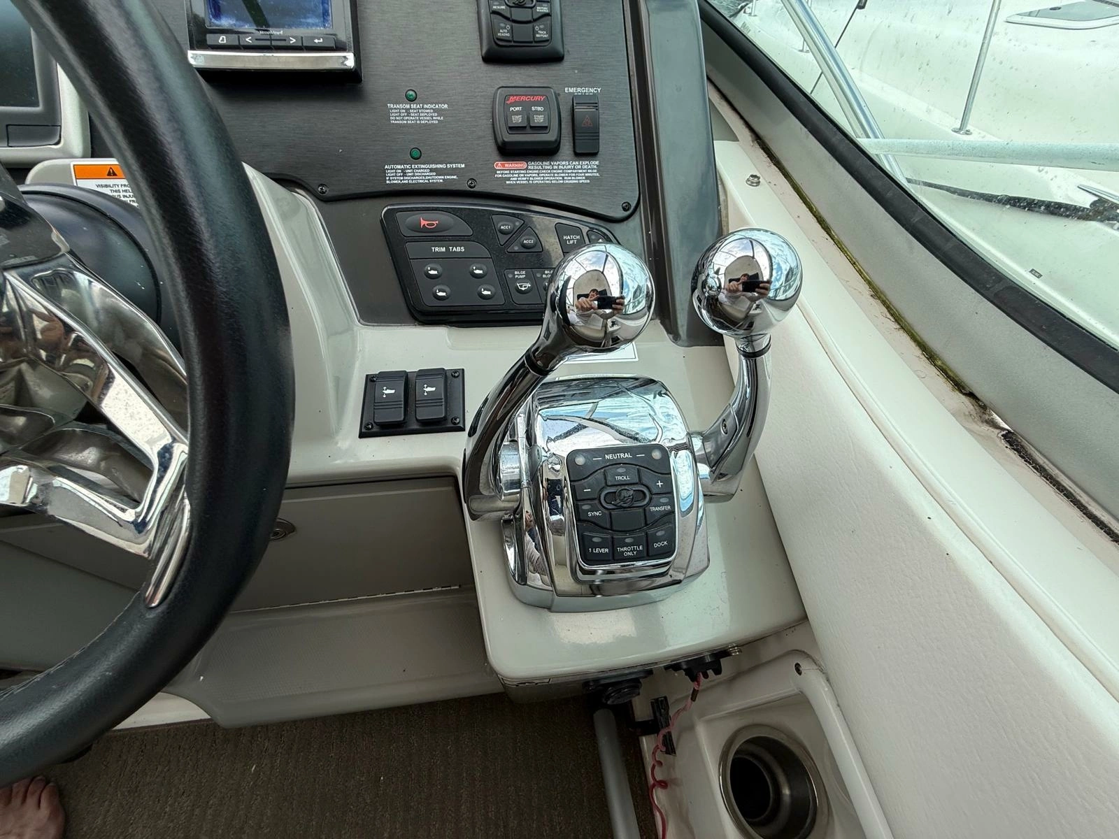 2015 Sea Ray 330 Sundancer