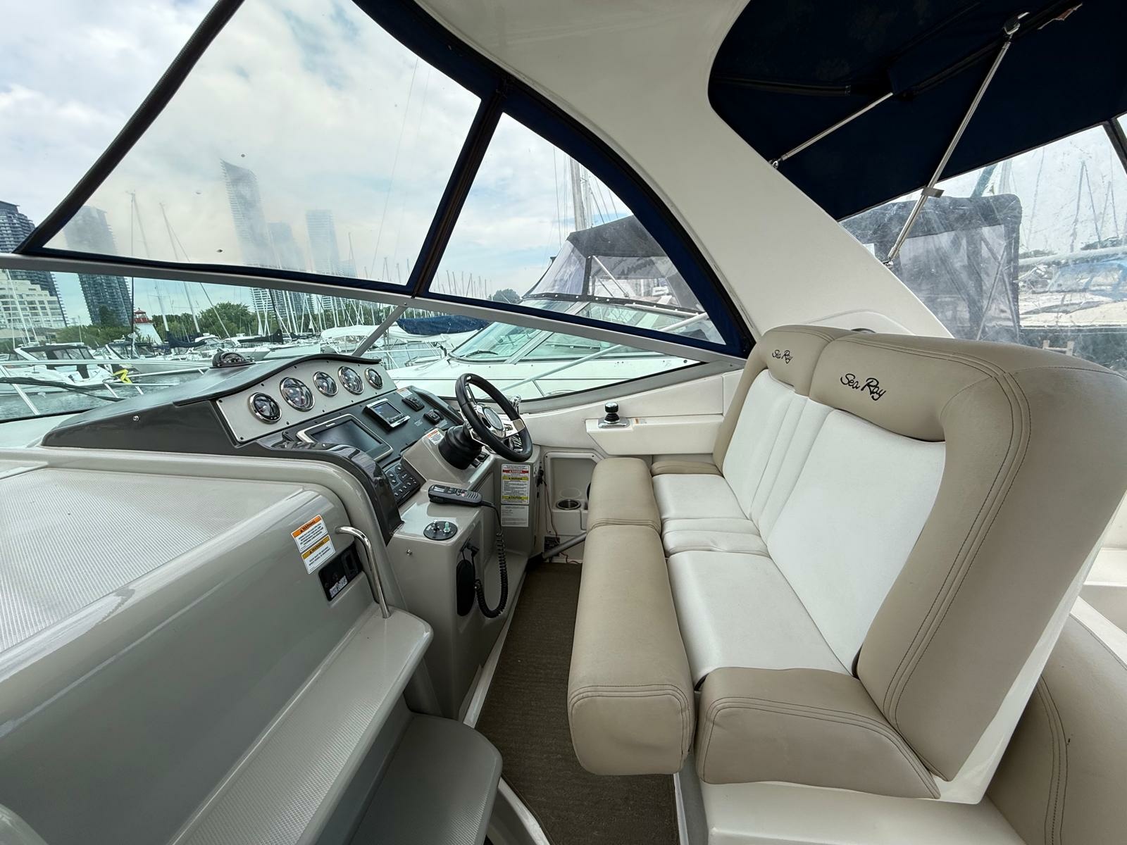 2015 Sea Ray 330 Sundancer