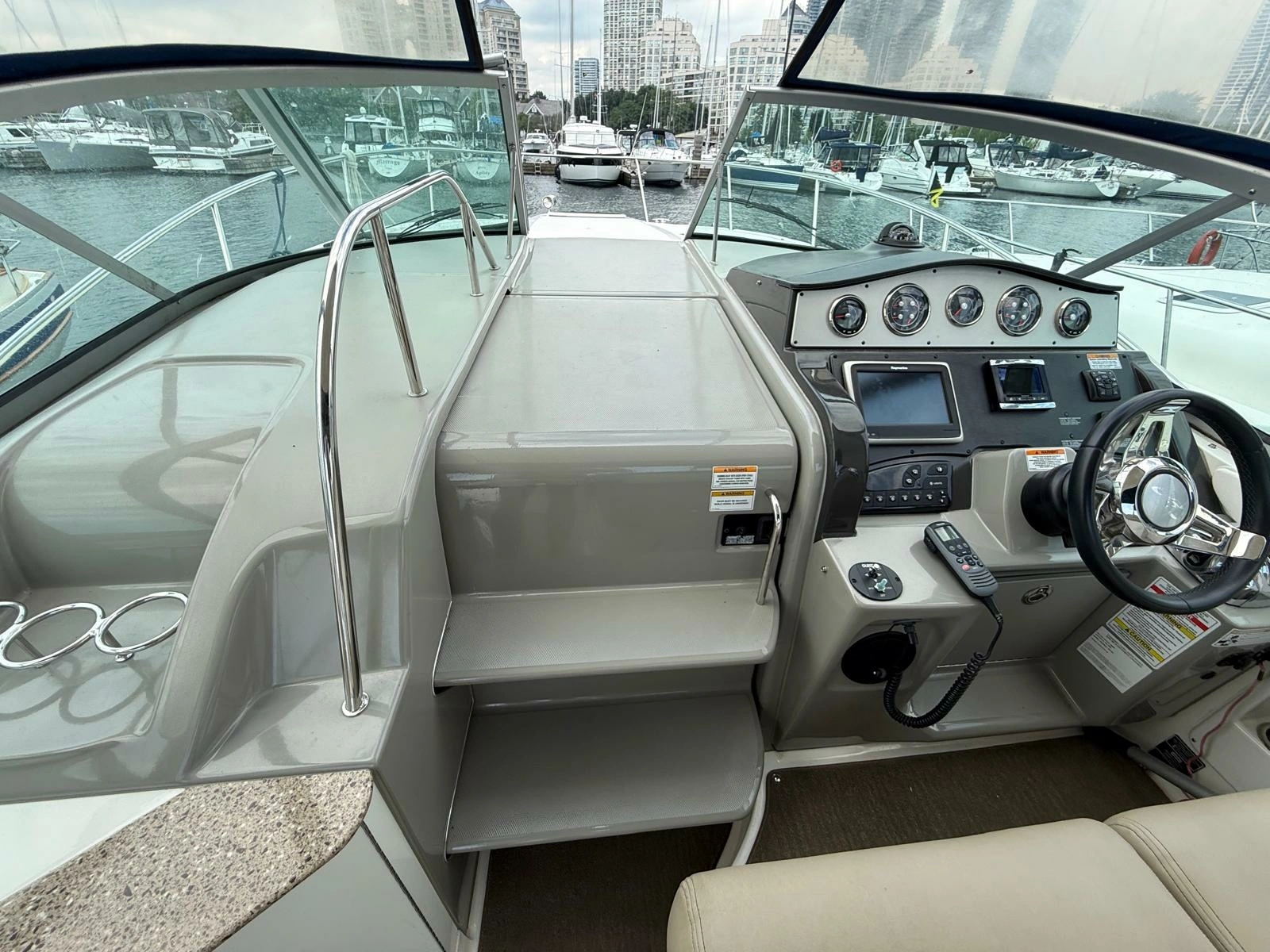 2015 Sea Ray 330 Sundancer
