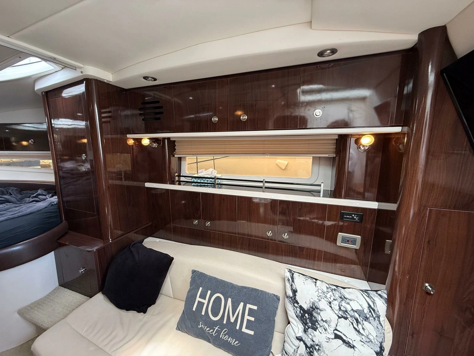2015 Sea Ray 330 Sundancer
