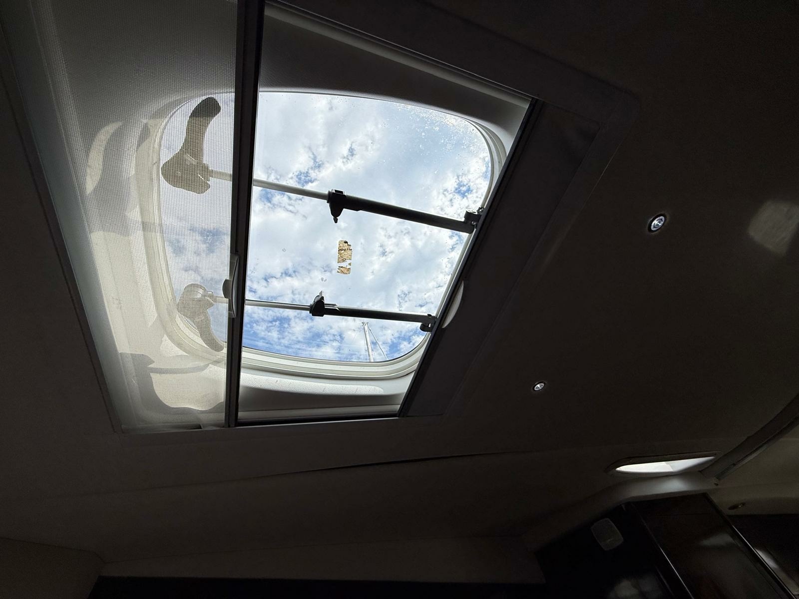 2015 Sea Ray 330 Sundancer