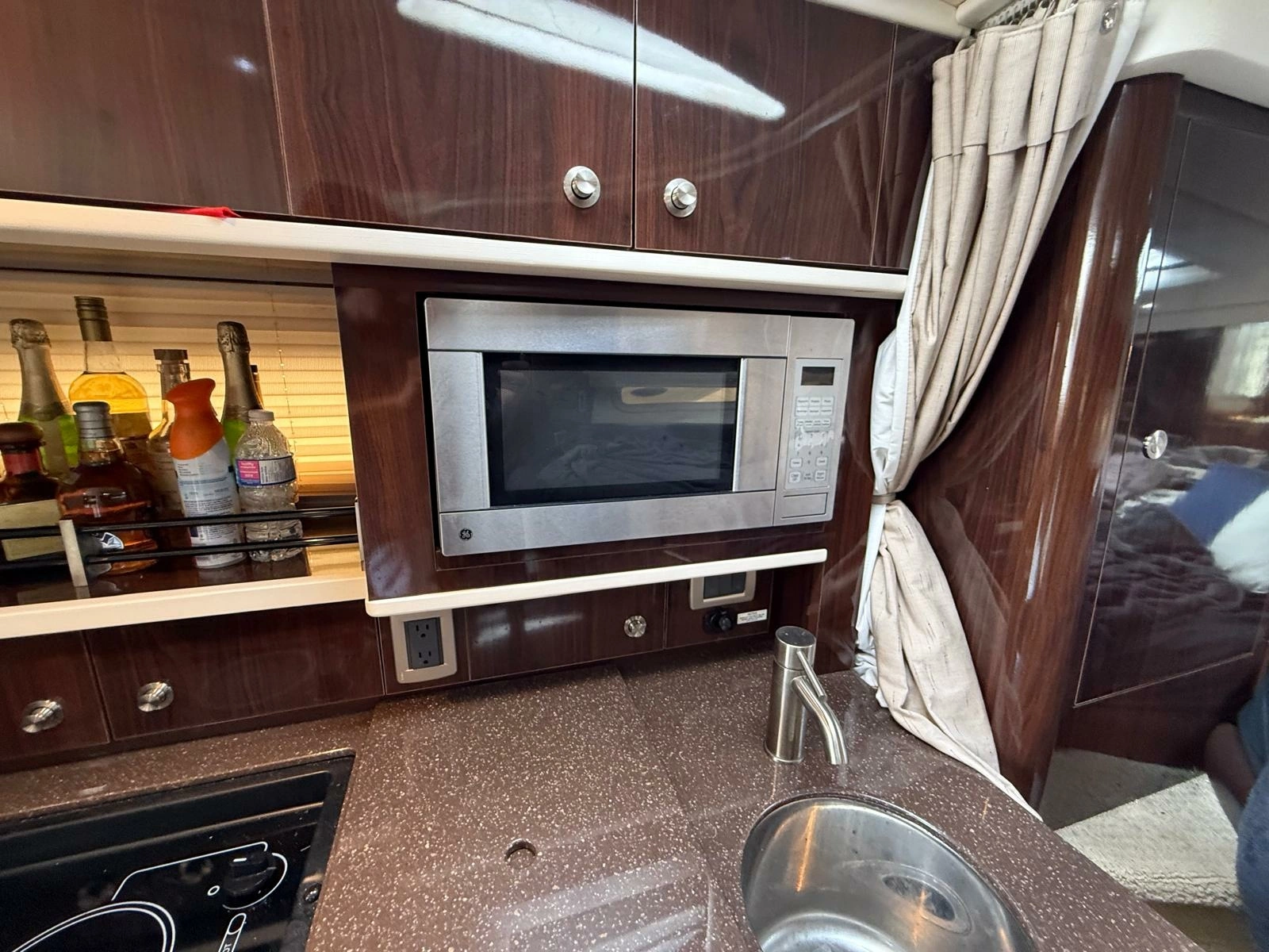 2015 Sea Ray 330 Sundancer