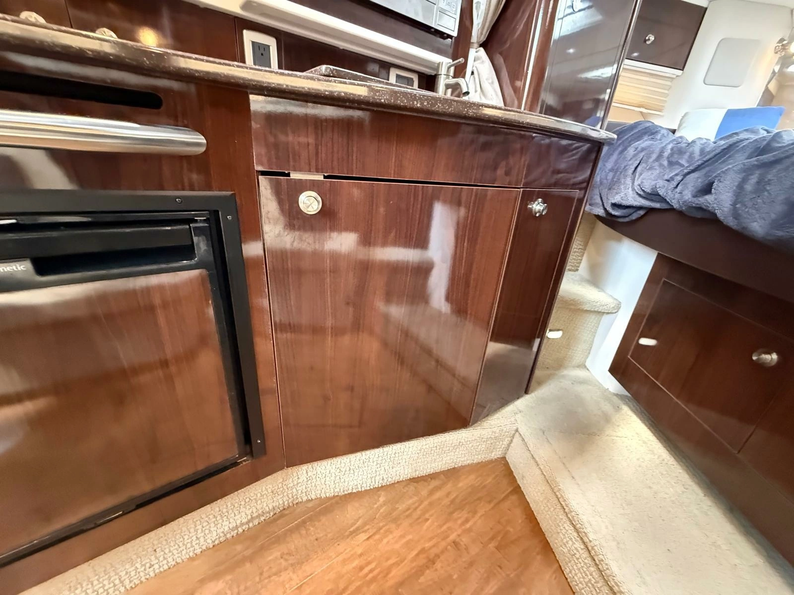 2015 Sea Ray 330 Sundancer