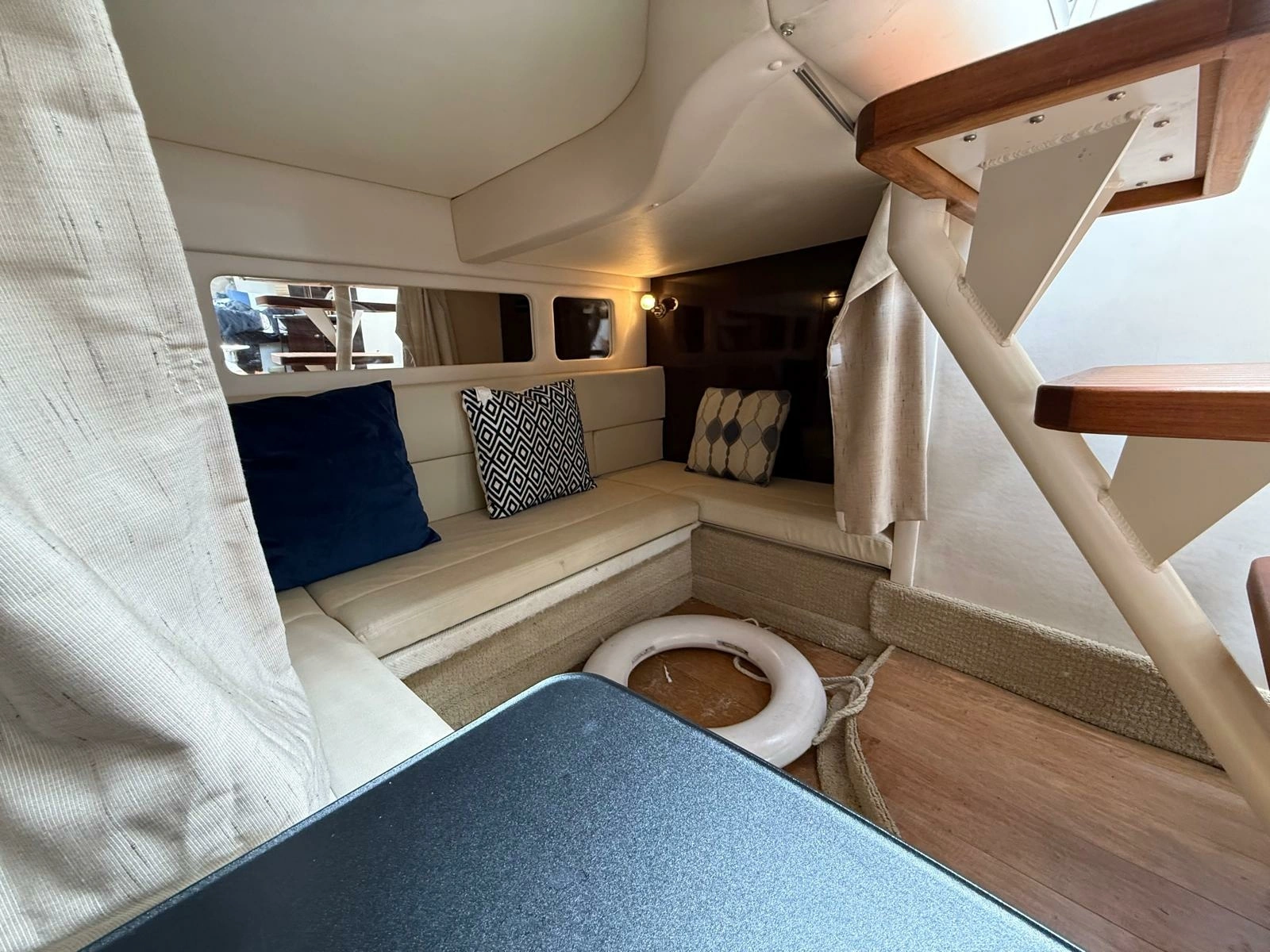 2015 Sea Ray 330 Sundancer