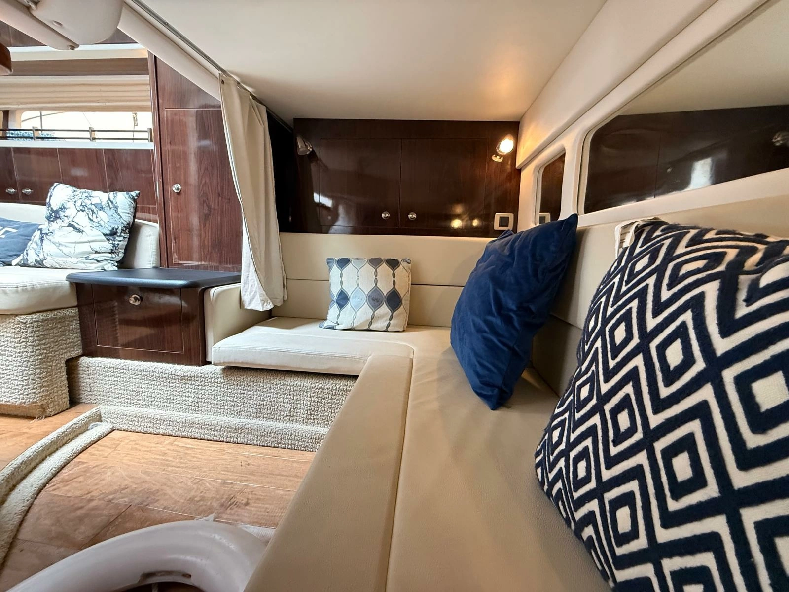 2015 Sea Ray 330 Sundancer
