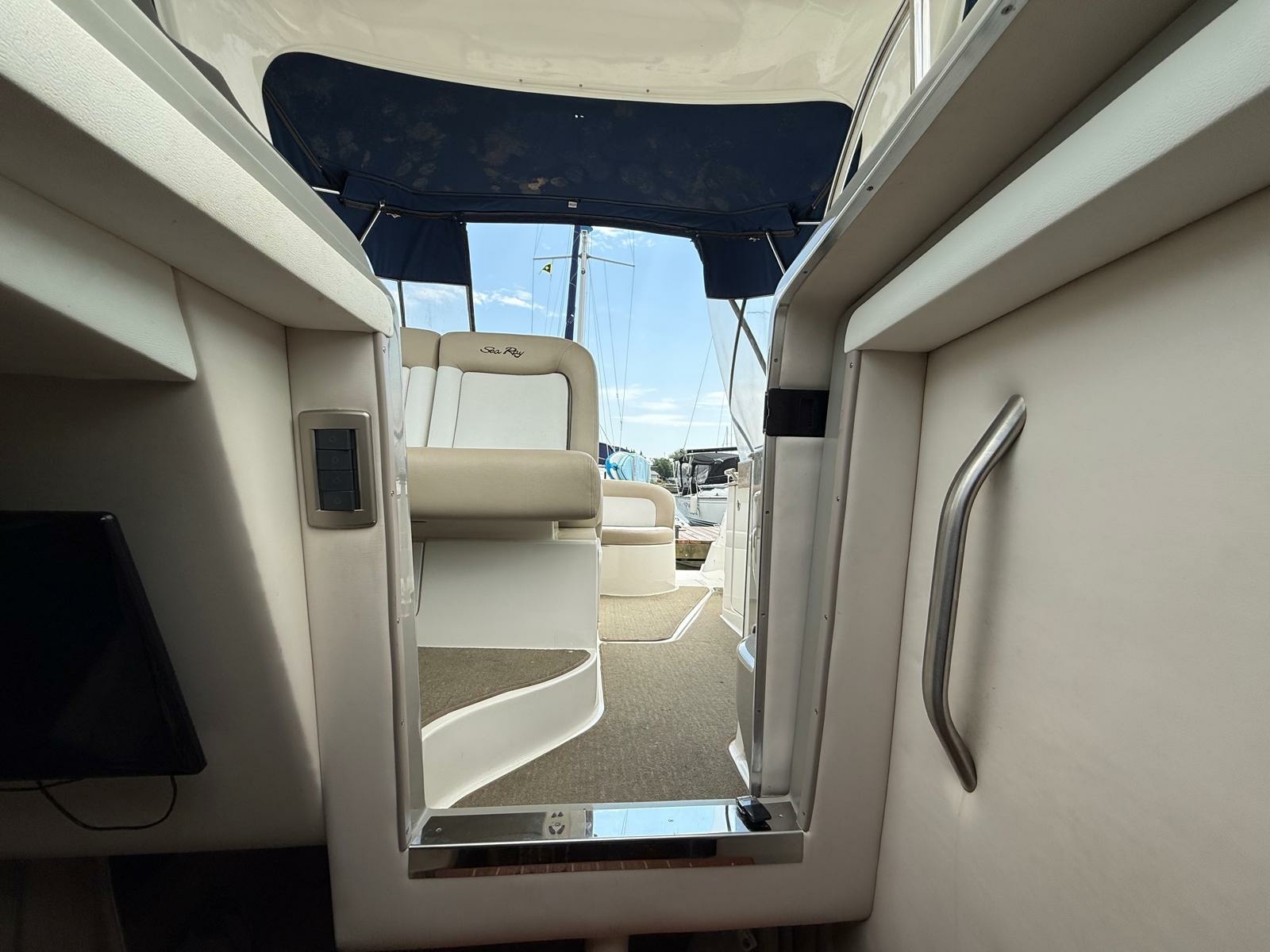 2015 Sea Ray 330 Sundancer
