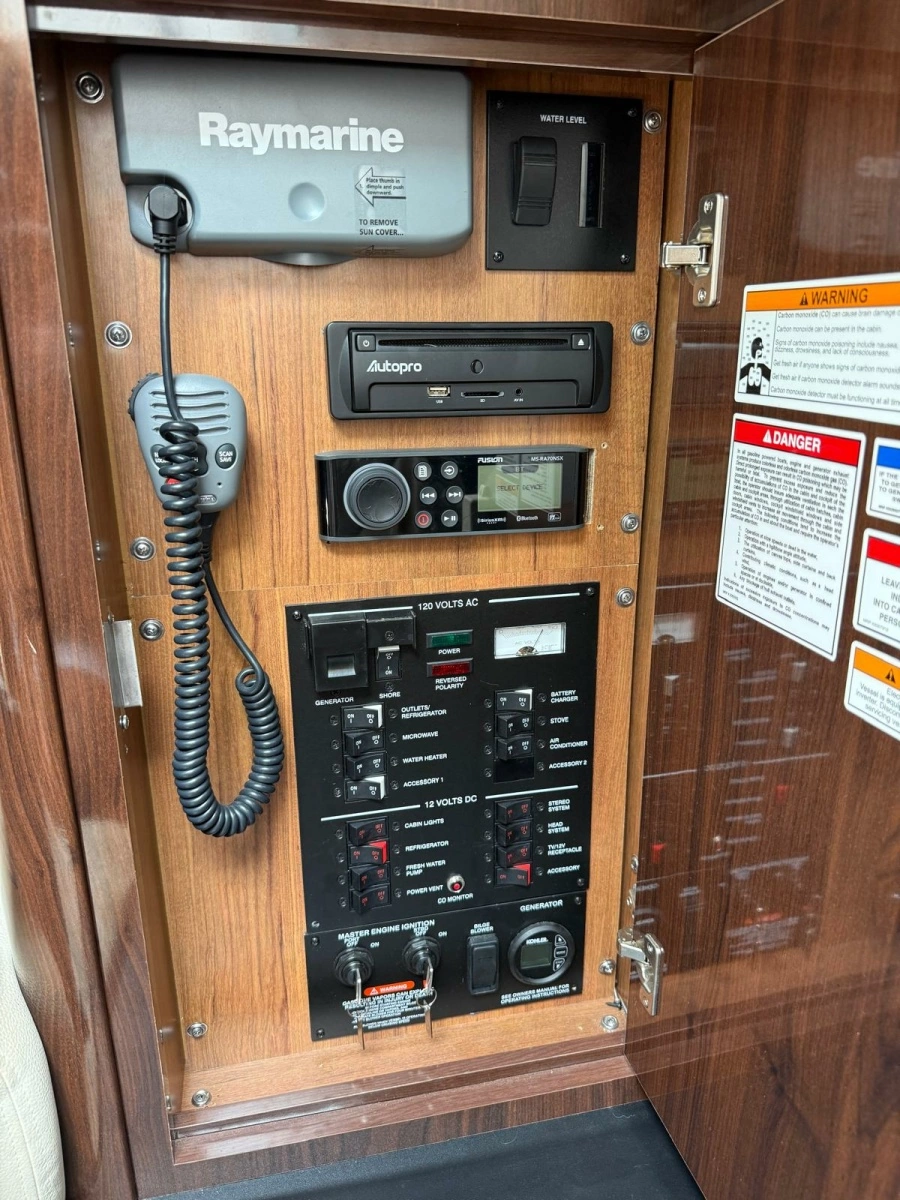2015 Sea Ray 330 Sundancer