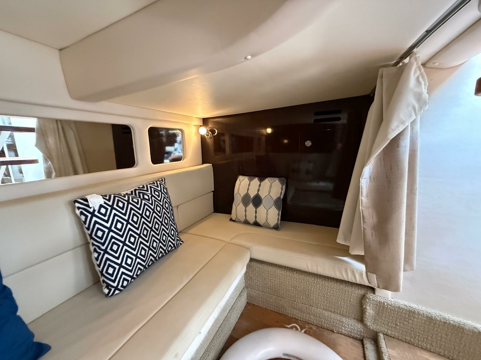 2015 Sea Ray 330 Sundancer