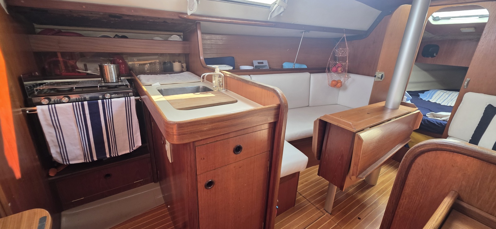 1985 Beneteau First 305