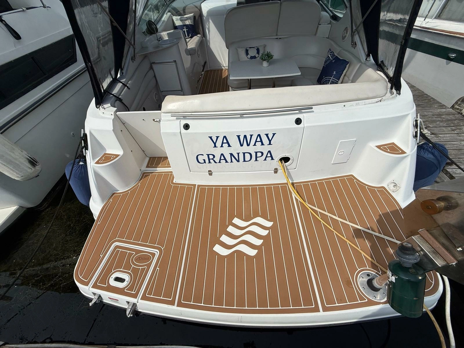2001 Four Winns  328 Vista