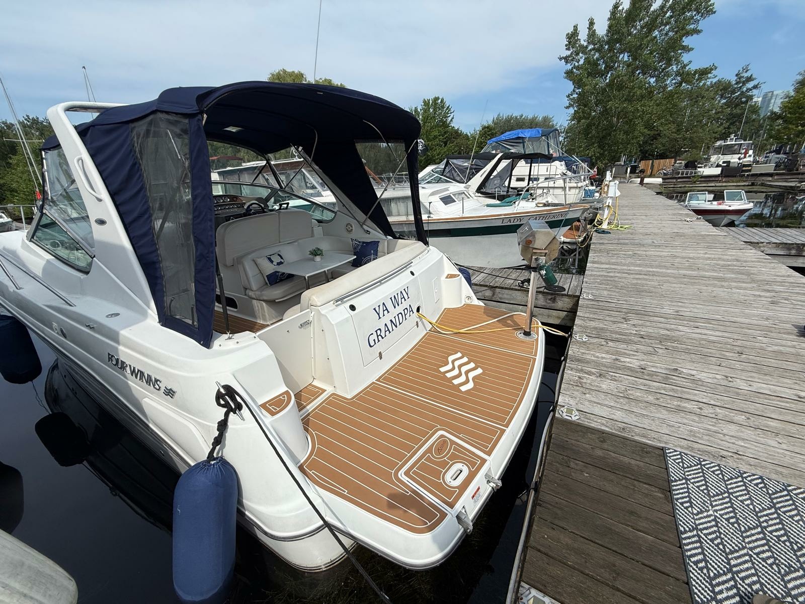 2001 Four Winns  328 Vista