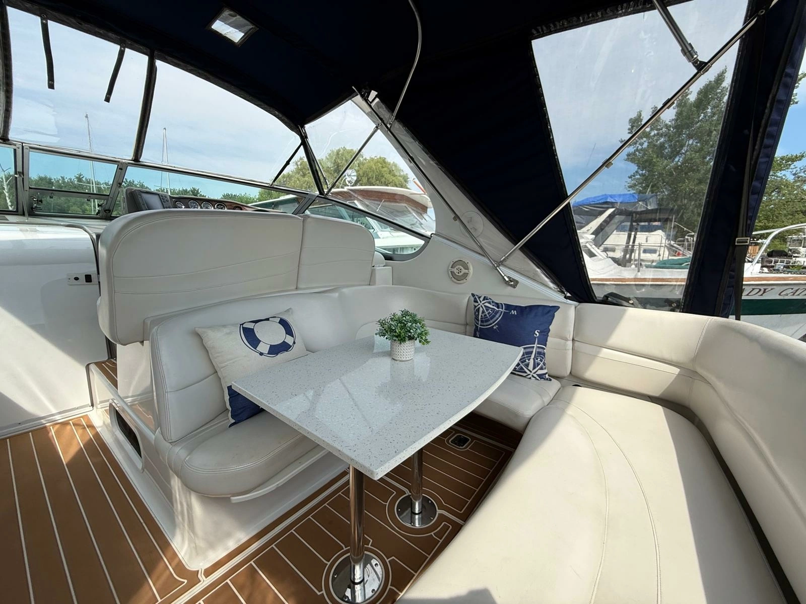 2001 Four Winns  328 Vista
